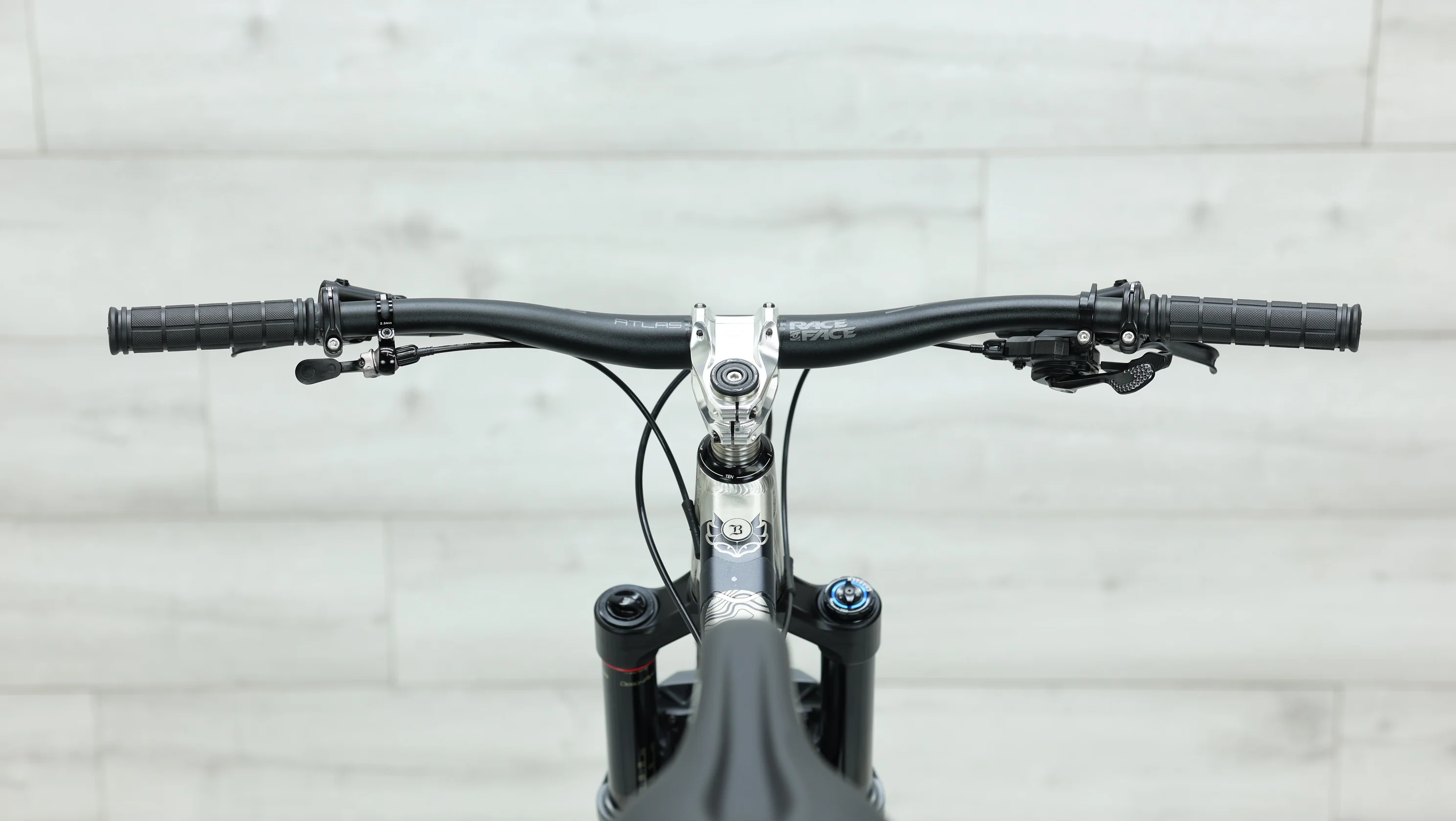 2017 Banshee Rune V2 Mountain Bike - Large - Image 12
