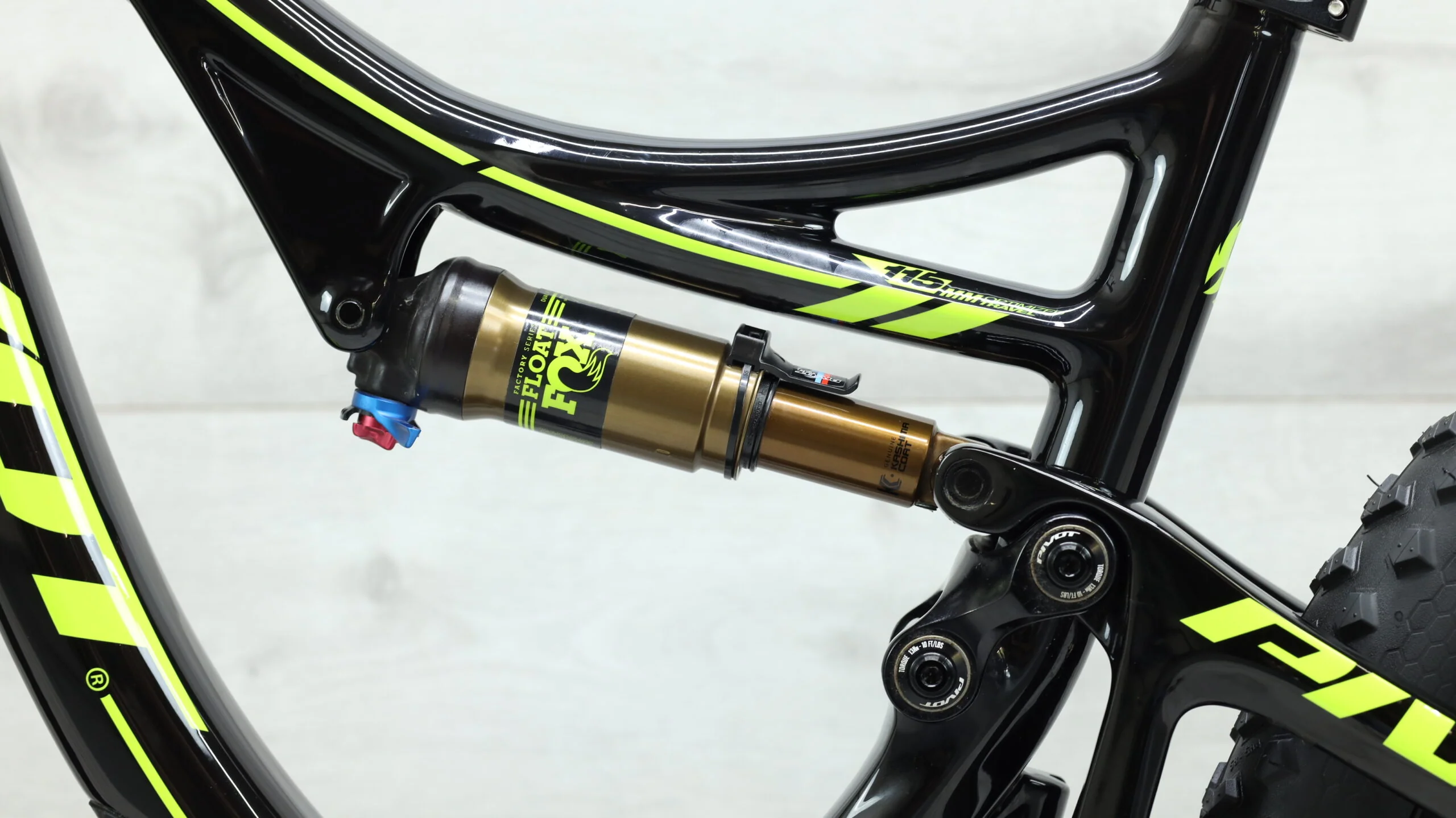 2017 Pivot Mach 4 Carbon  Mountain Bike - Small - Image 10