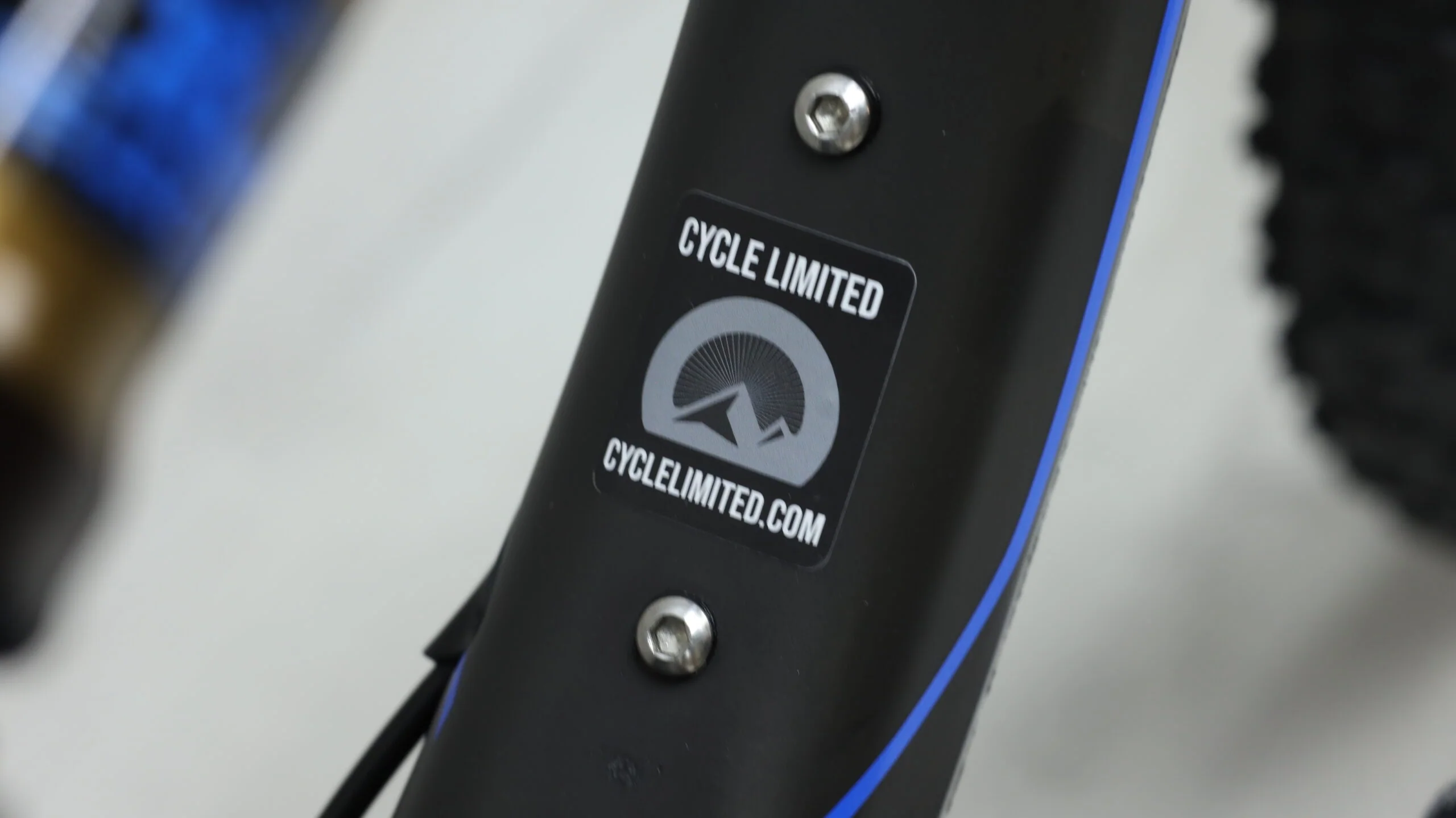 2017 Pivot Mach 4 Carbon Mountain Bike - Small - Image 3