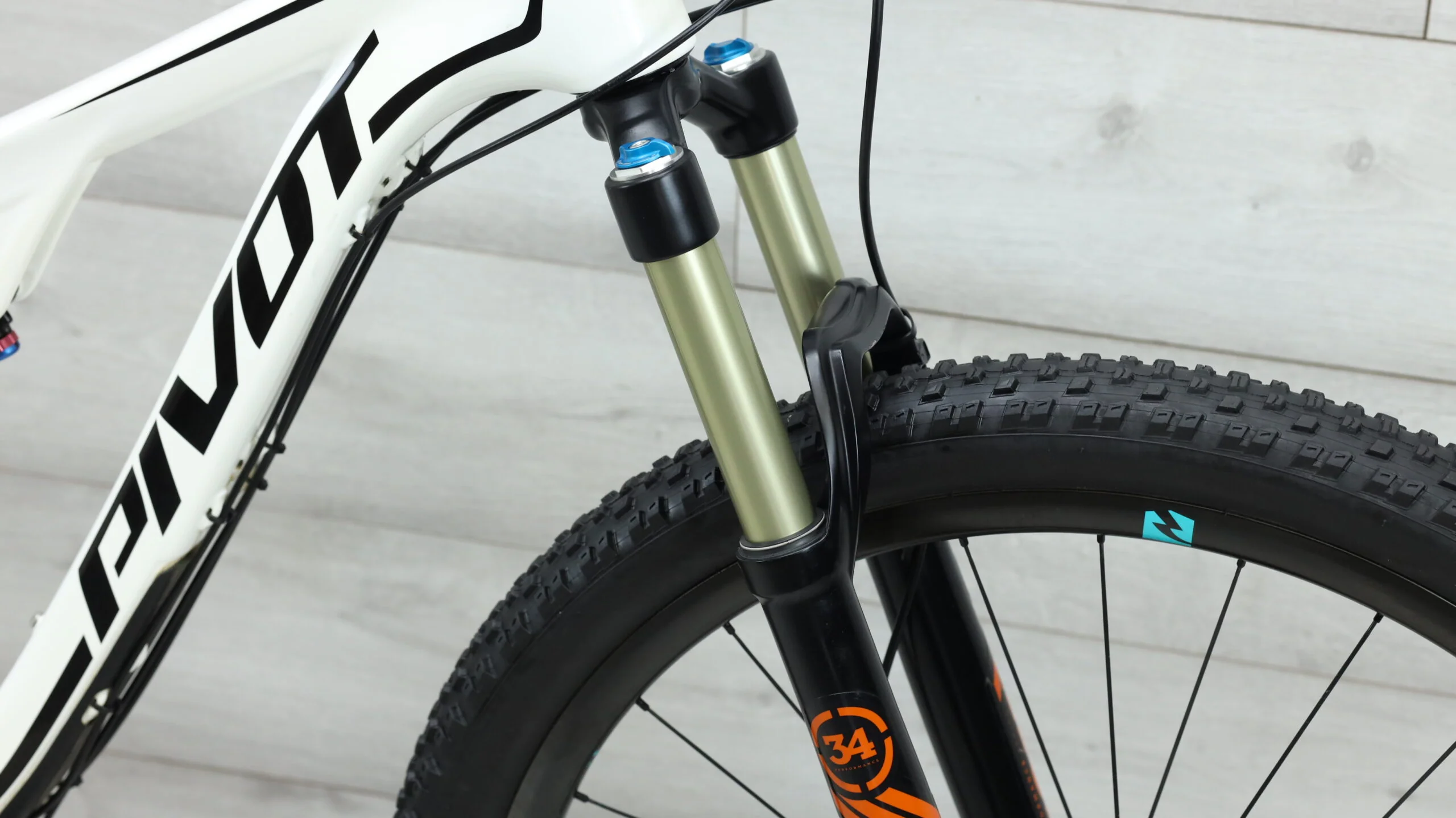 2017 Pivot Mach 429 Trail  Mountain Bike - Medium - Image 7