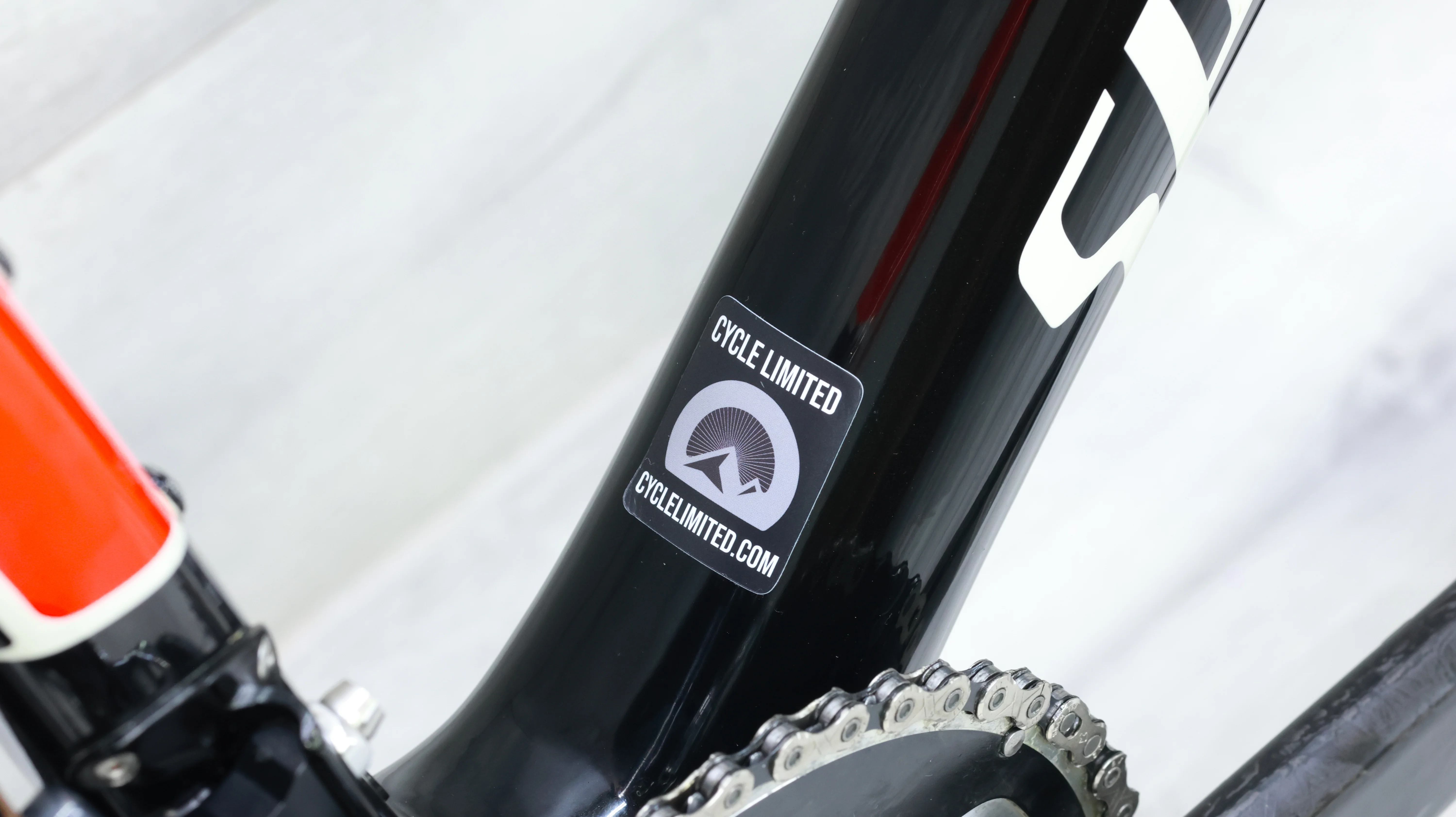 2017 Specialized Tarmac Expert Road Bike - 58cm - Image 3
