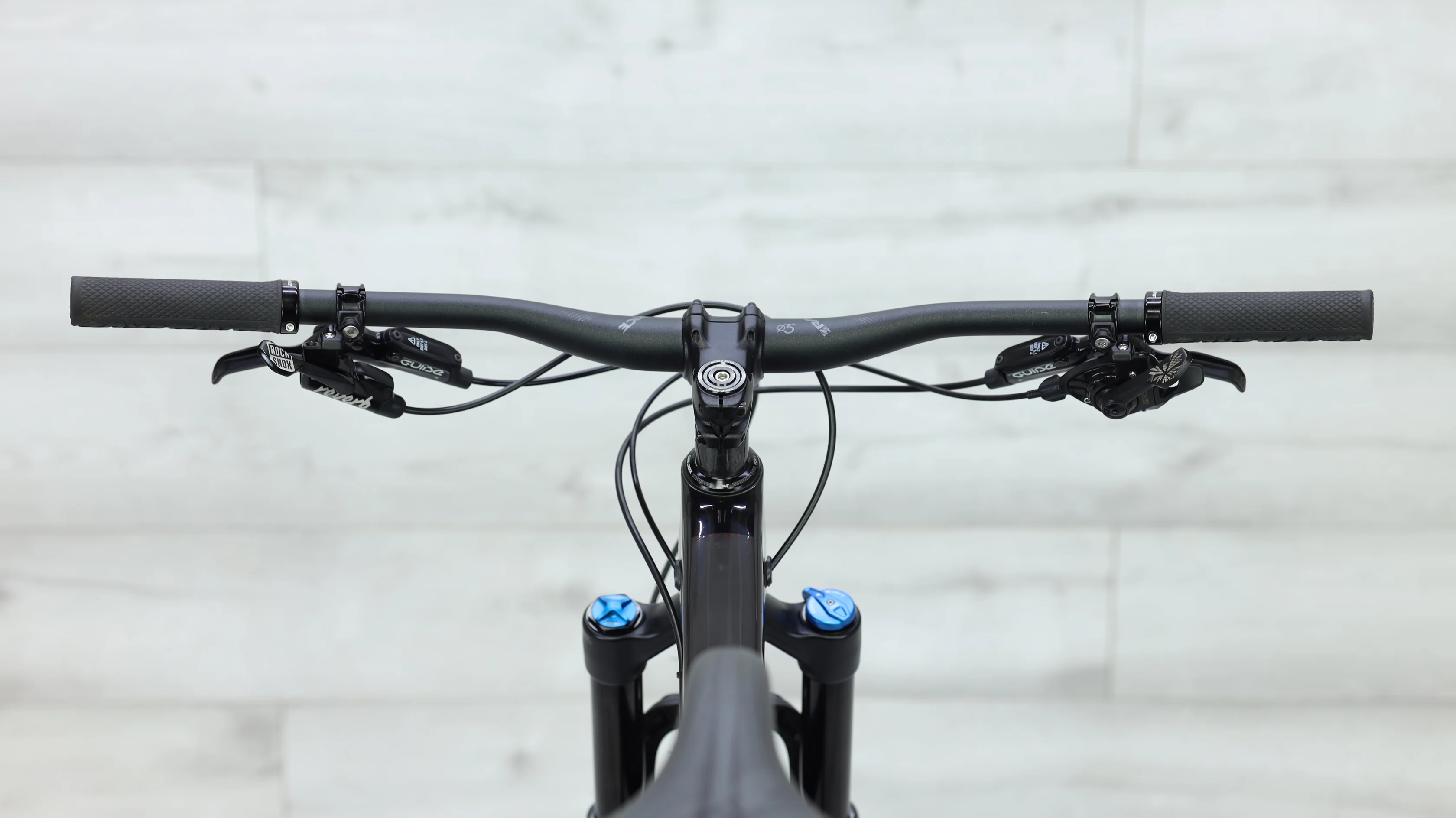2018 Santa Cruz Bronson Carbon C S Mountain Bike - Large - Image 12