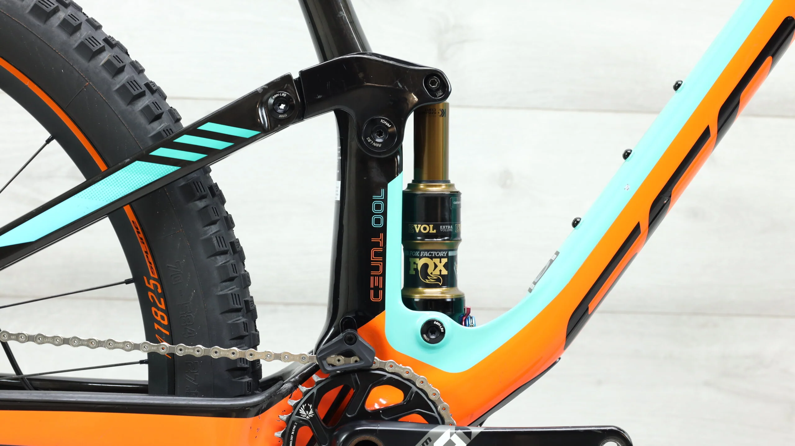 2018 Scott Genius 700 Tuned Mountain Bike - Large - Image 9
