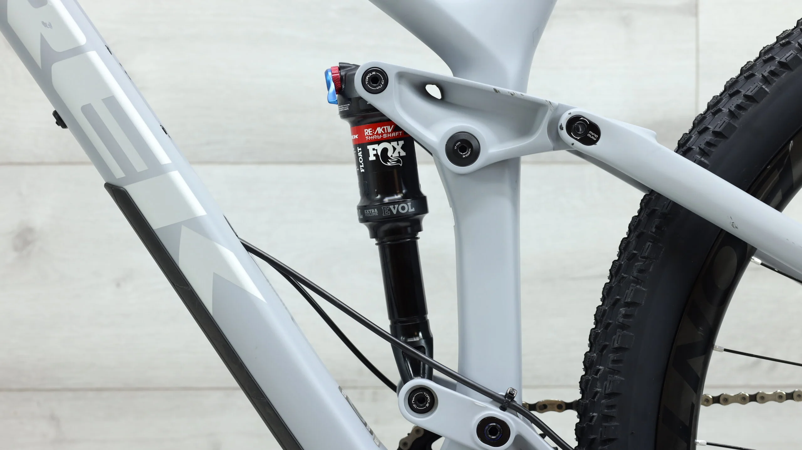 2019 Trek Fuel EX 9.8 29  Mountain Bike - Medium - Image 10