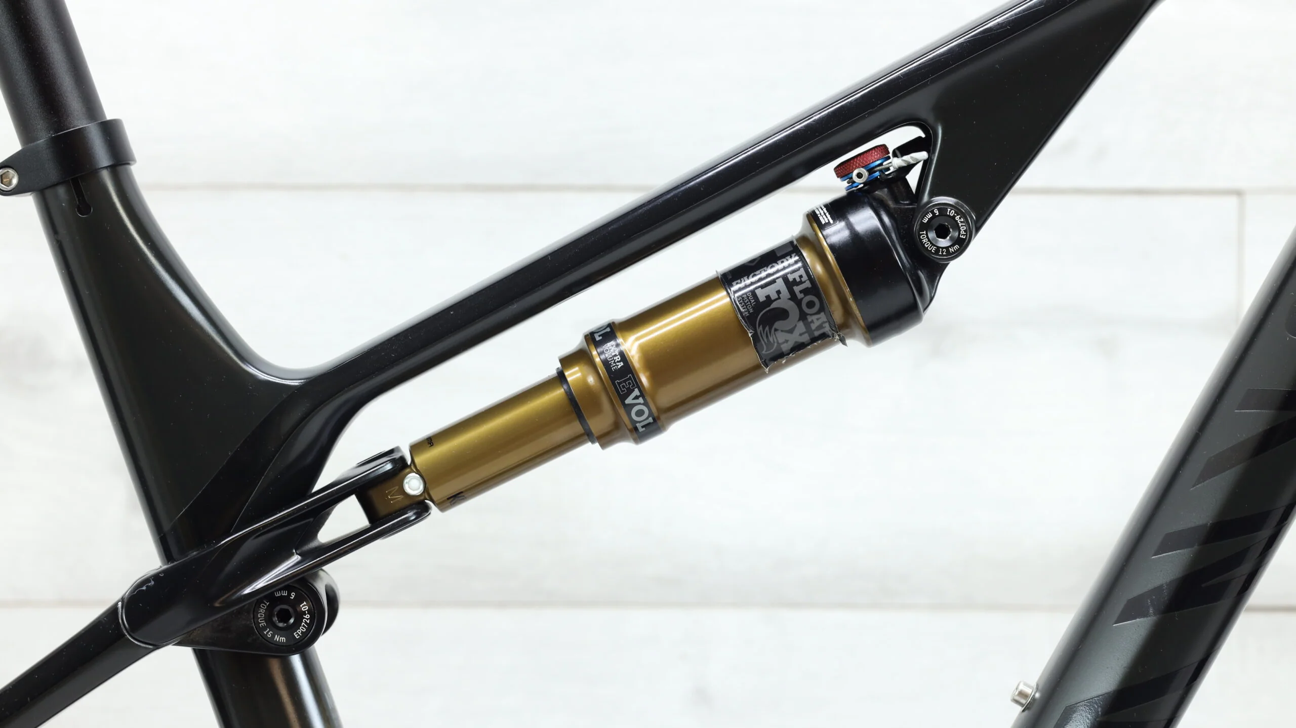 2020 Canyon Lux CF SLX 9.0 Race Team Mountain Bike - Medium - Image 9