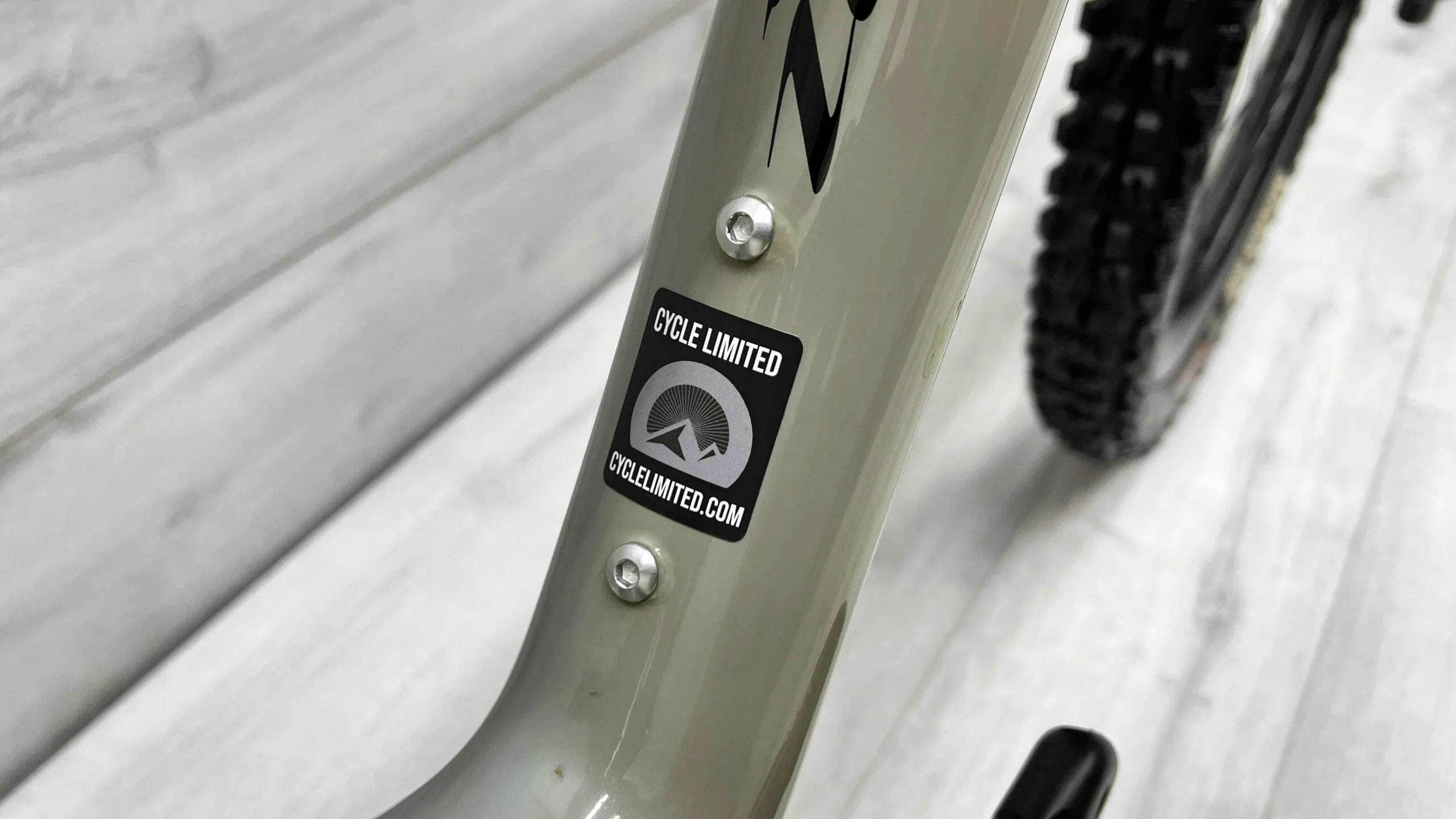 2020 Ibis Mojo HD5  Mountain Bike - Medium - Image 3