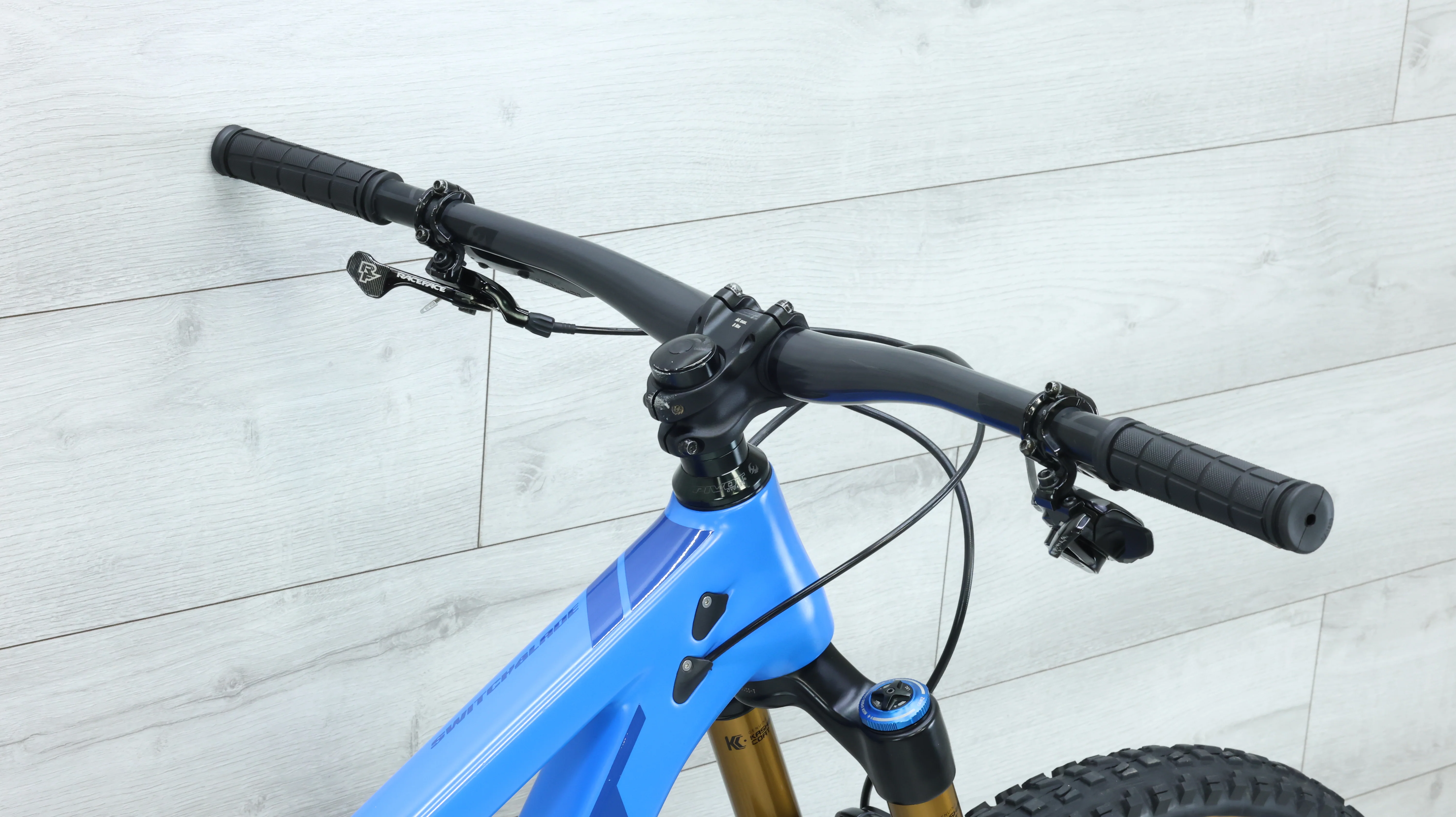 2020 Pivot Switchblade Pro X01 29" Mountain Bike - Medium - Image 12