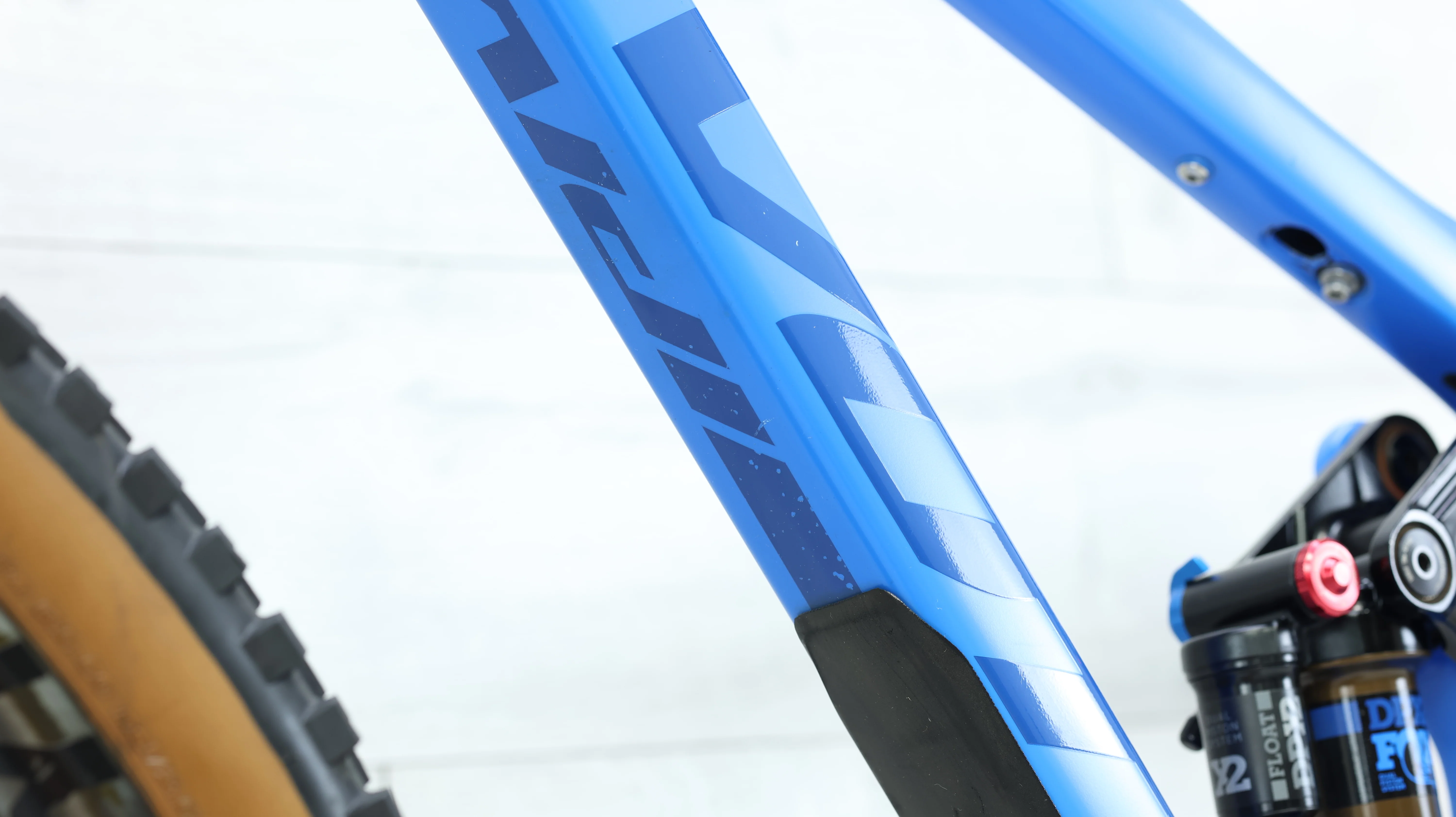 2020 Pivot Switchblade Pro X01 29" Mountain Bike - Medium - Image 17