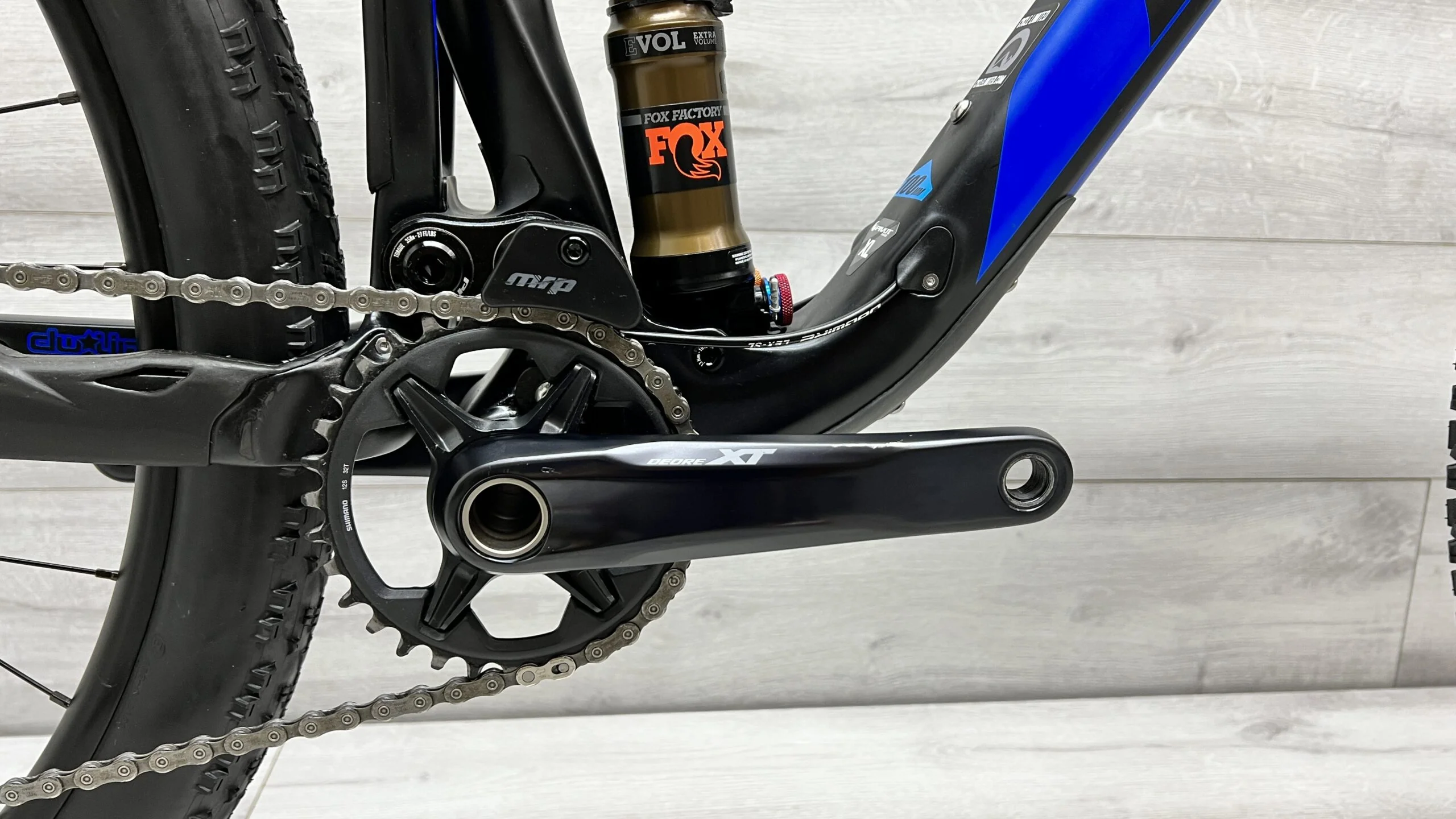 2021 Pivot Mach 4 SL  Mountain Bike - X-Large - Image 4