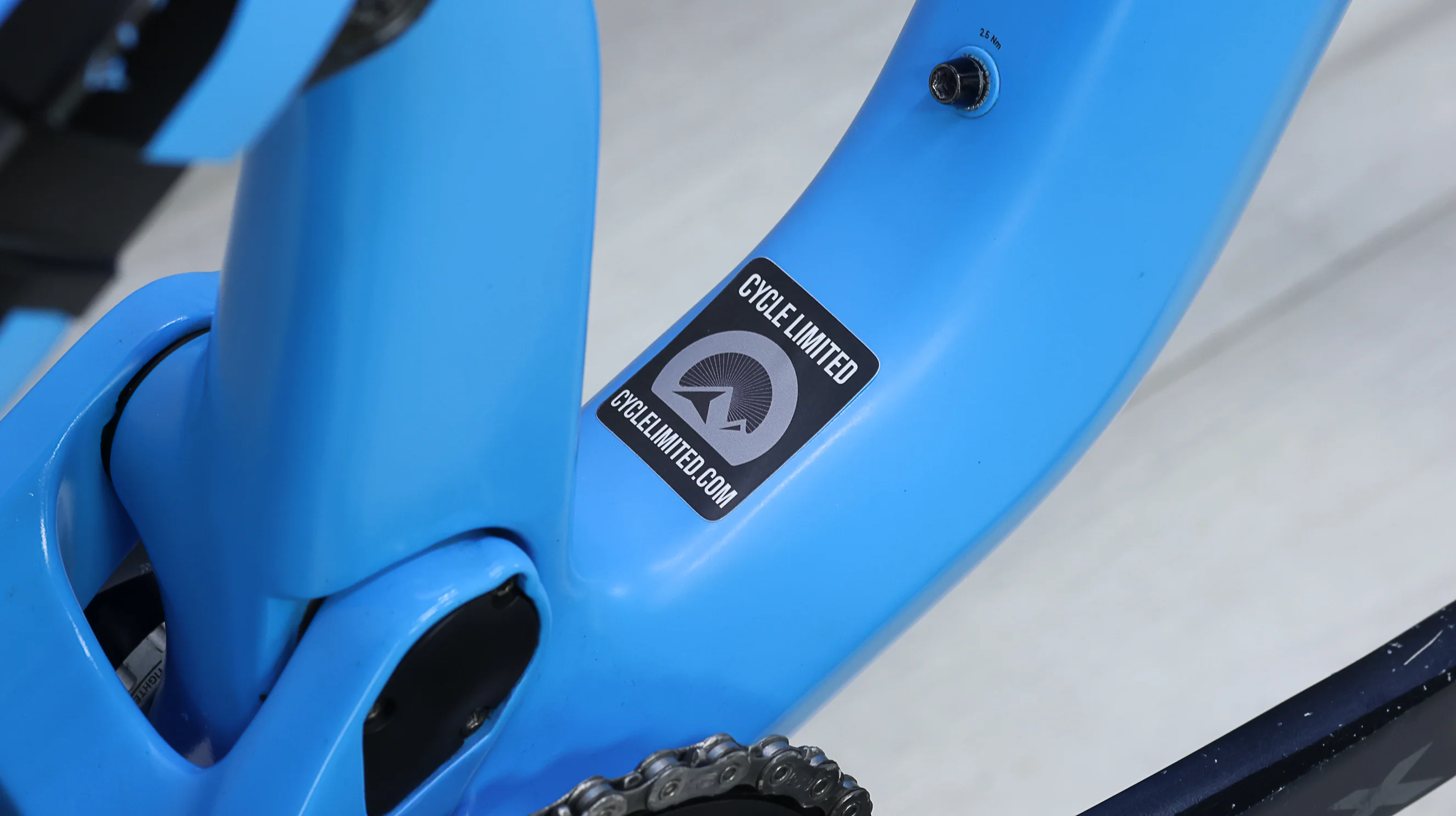Canyon Neuron CF 8 Mountain Bike - 2022, Medium - Image 3