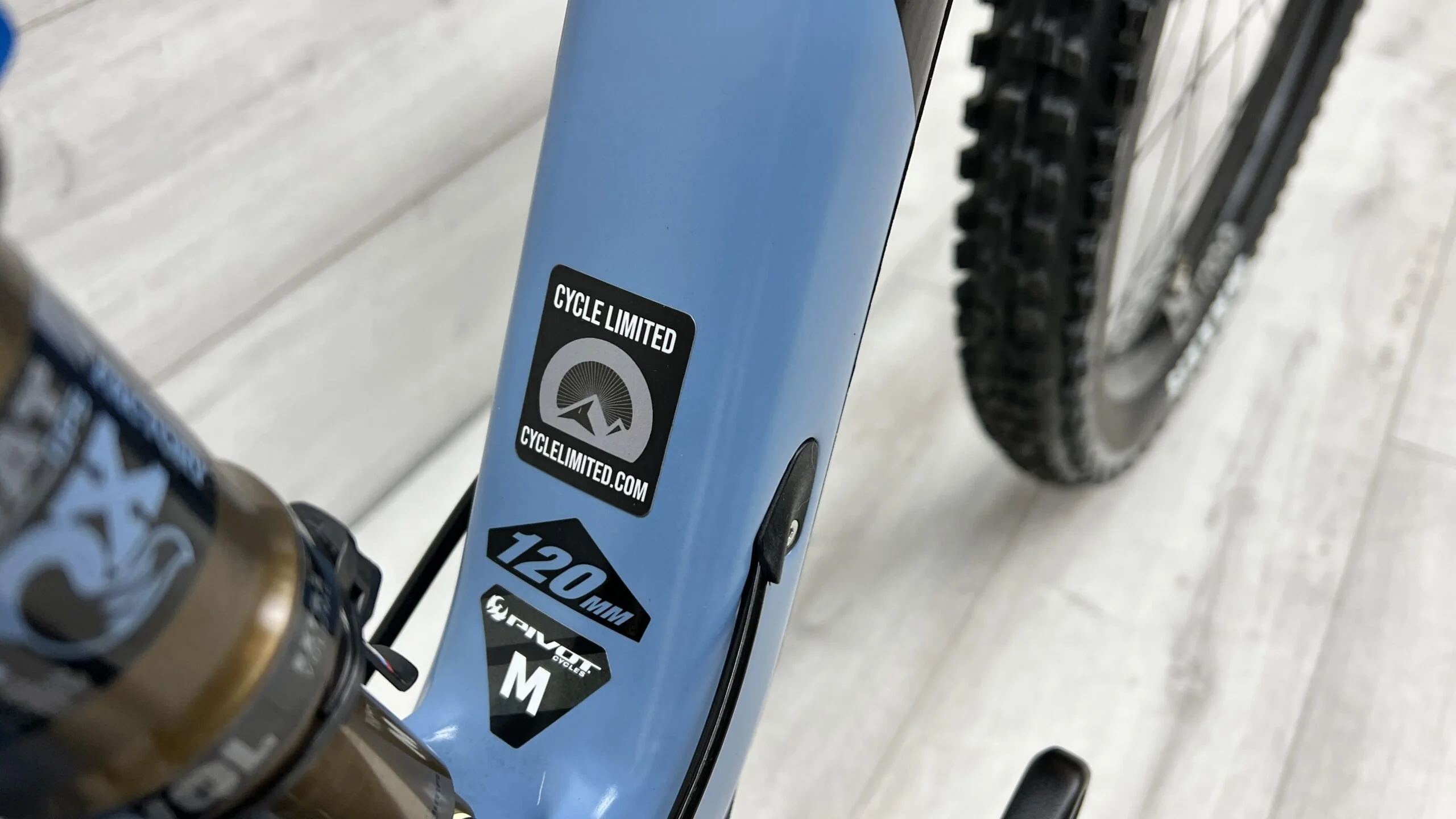 2022 Pivot Trail 429 Pro XT/XTR  Mountain Bike - Medium - Image 3