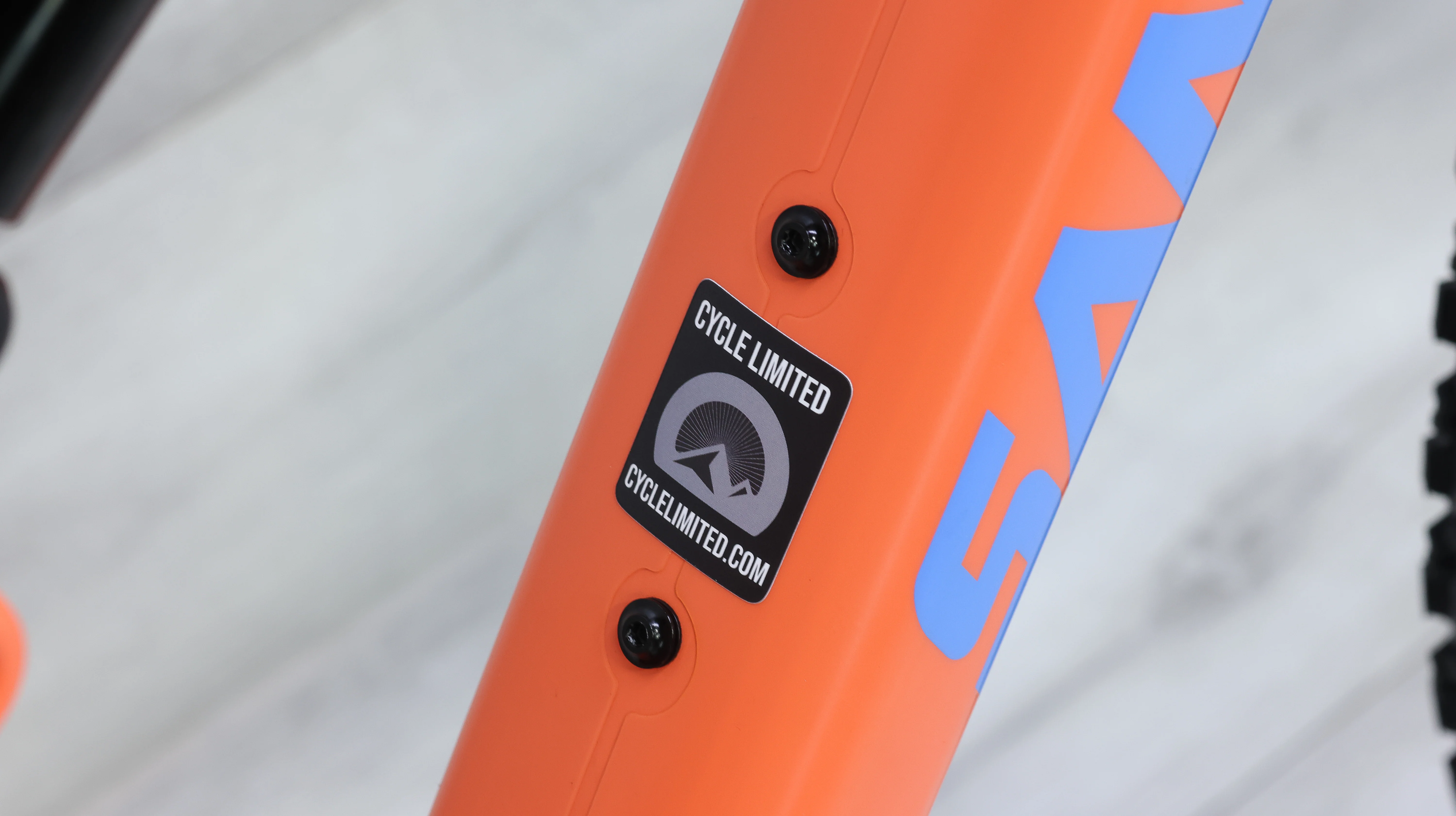 2022 Santa Cruz Blur X01 AXS TR Mountain Bike - Medium - Image 3