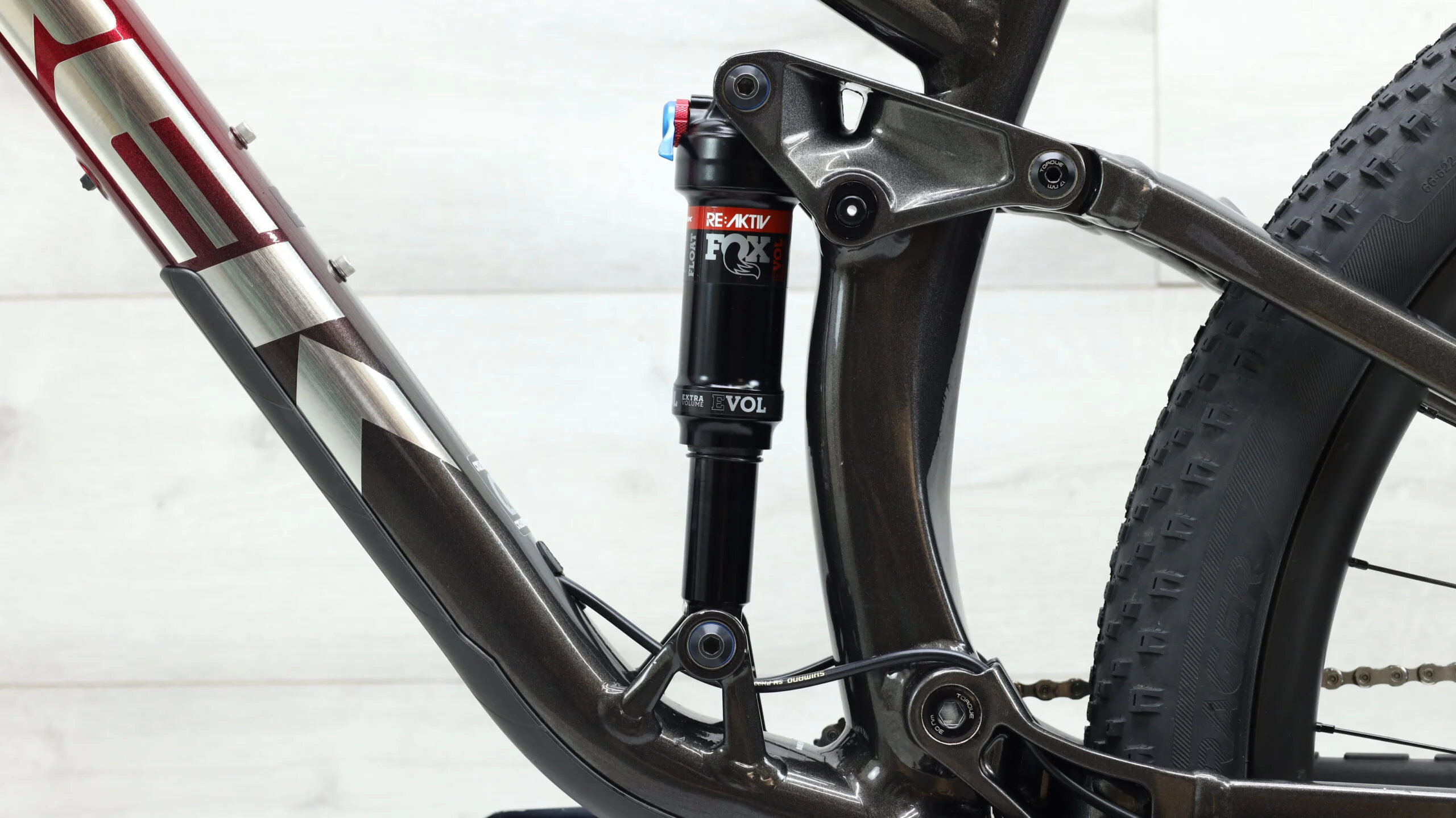 2022 Trek Fuel EX 8 Mountain Bike - X-Large - Image 10