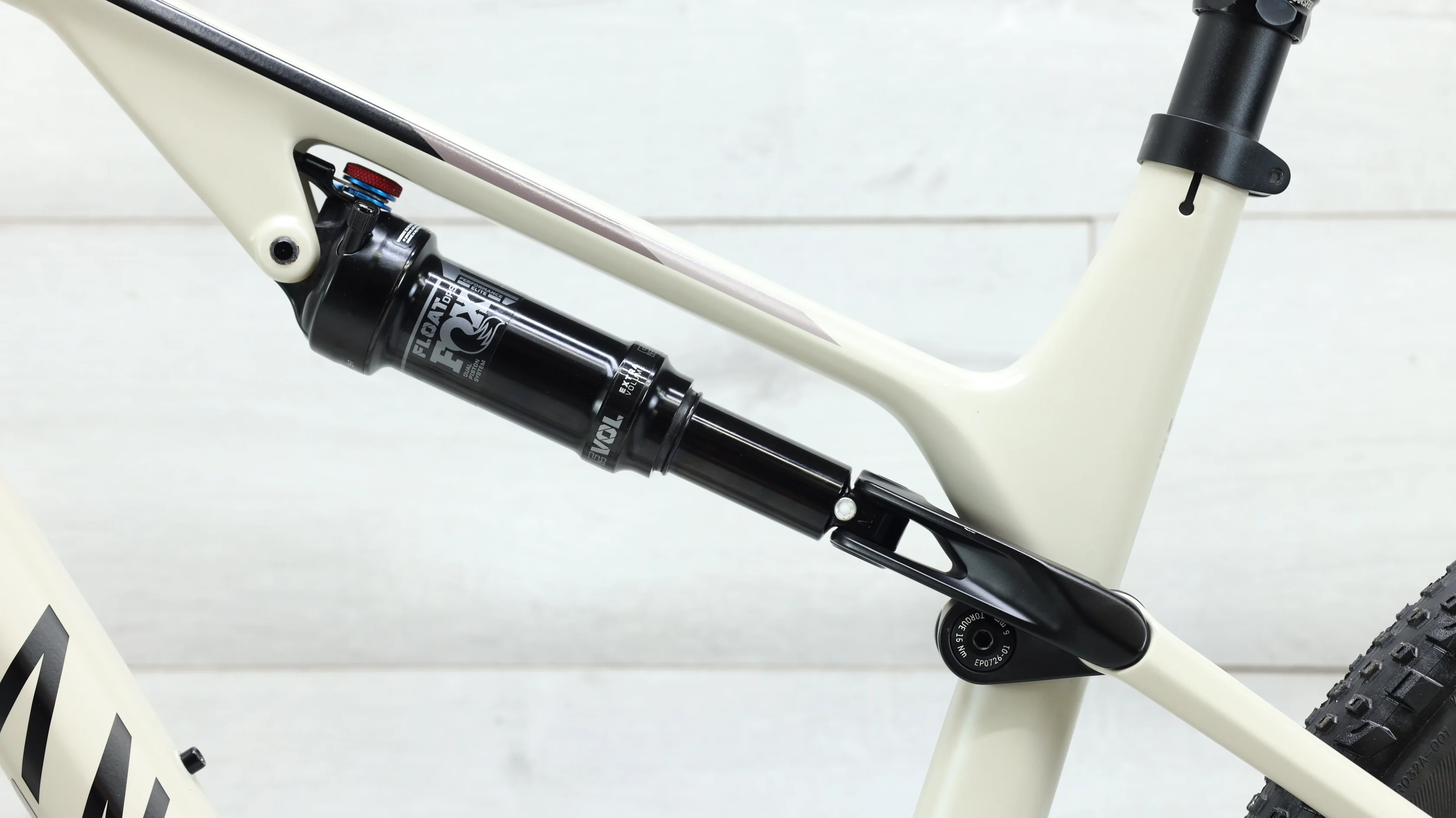 2023 Canyon Lux Trail CF Mountain Bike - Medium - Image 10
