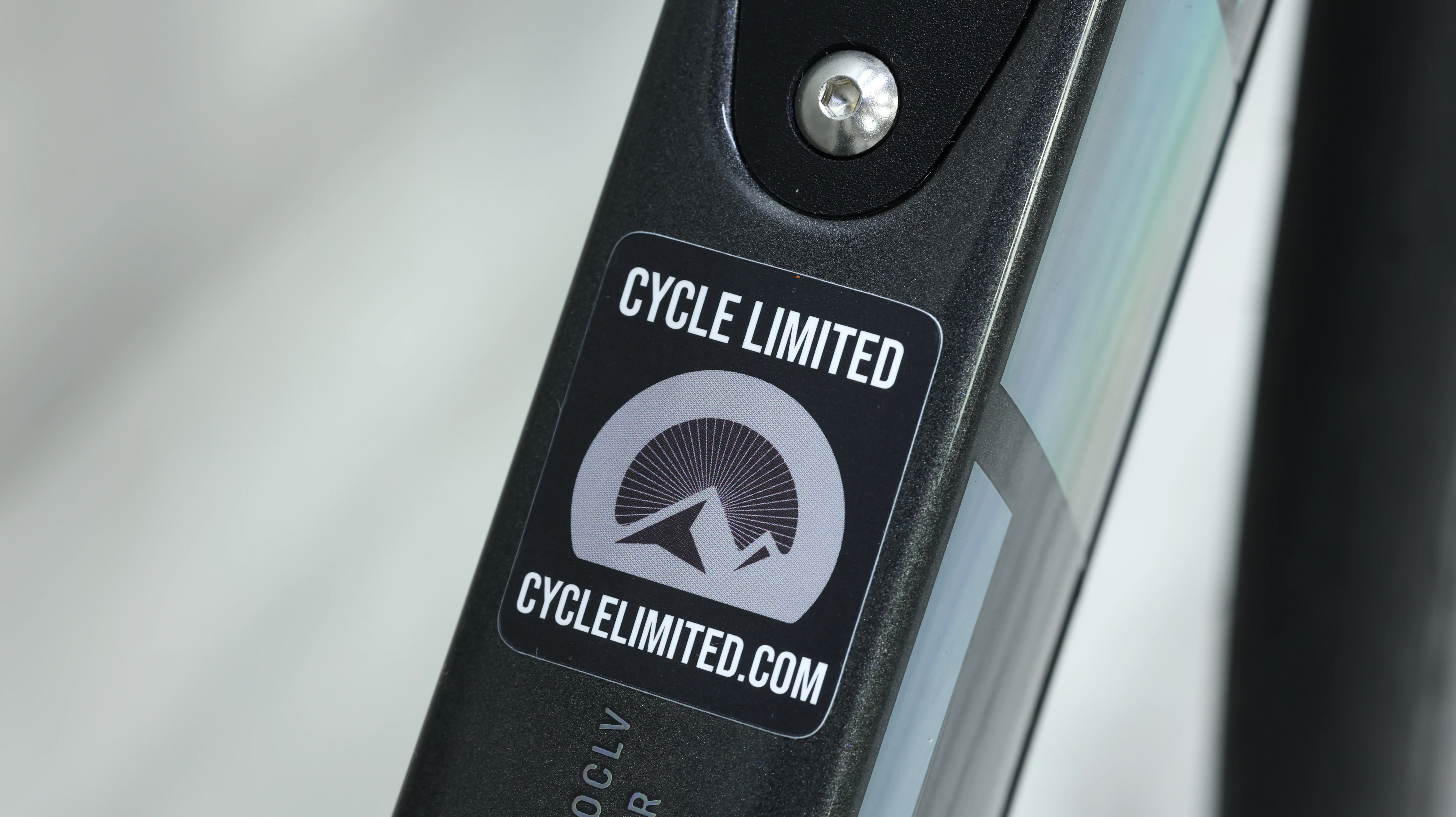 2023 Trek Madone SL 6 Di2 Gen 6 Road Bike - 52cm - Image 3