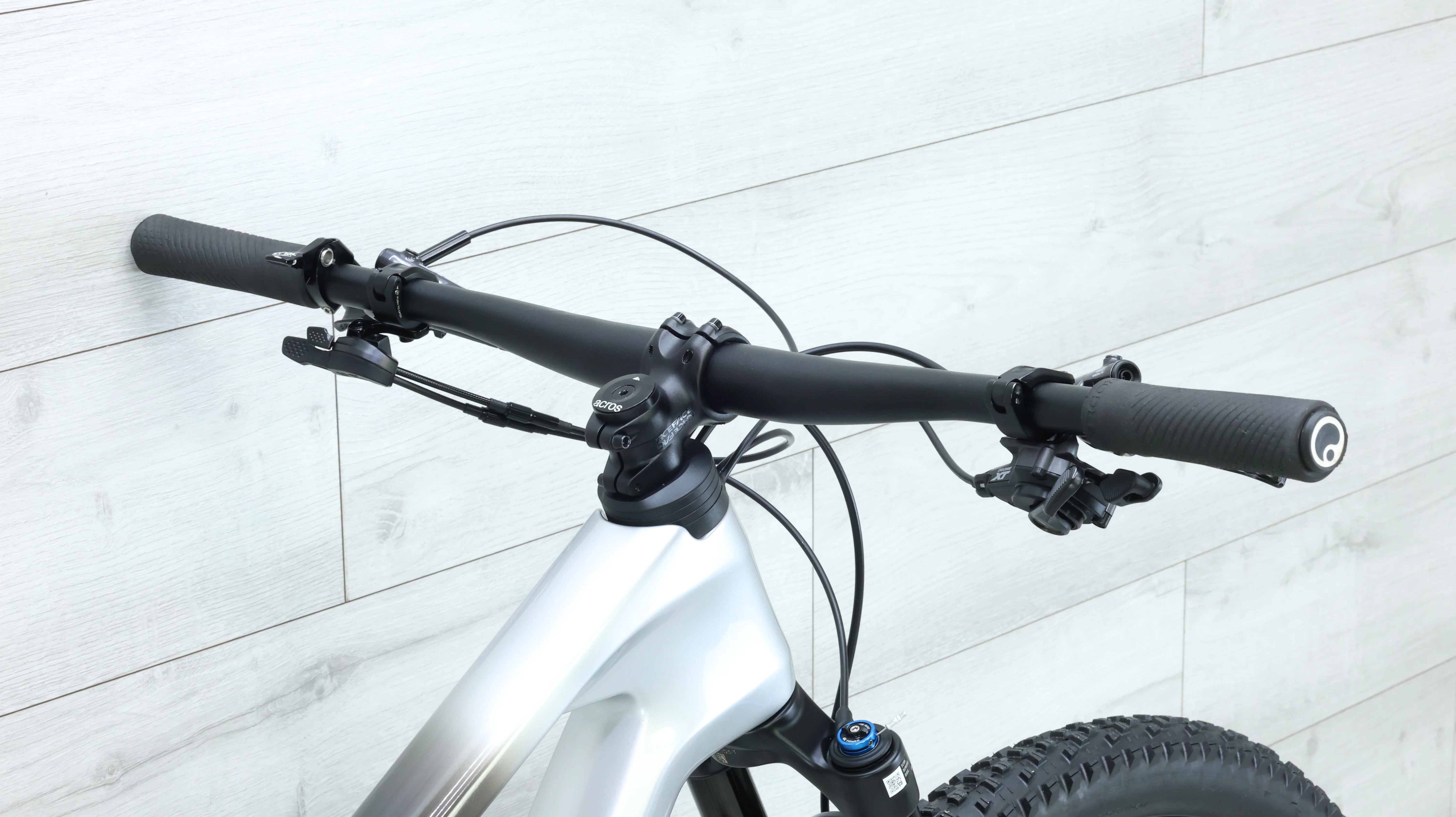 2024 Canyon Lux Trail CF 8 Mountain Bike - Large - Image 12