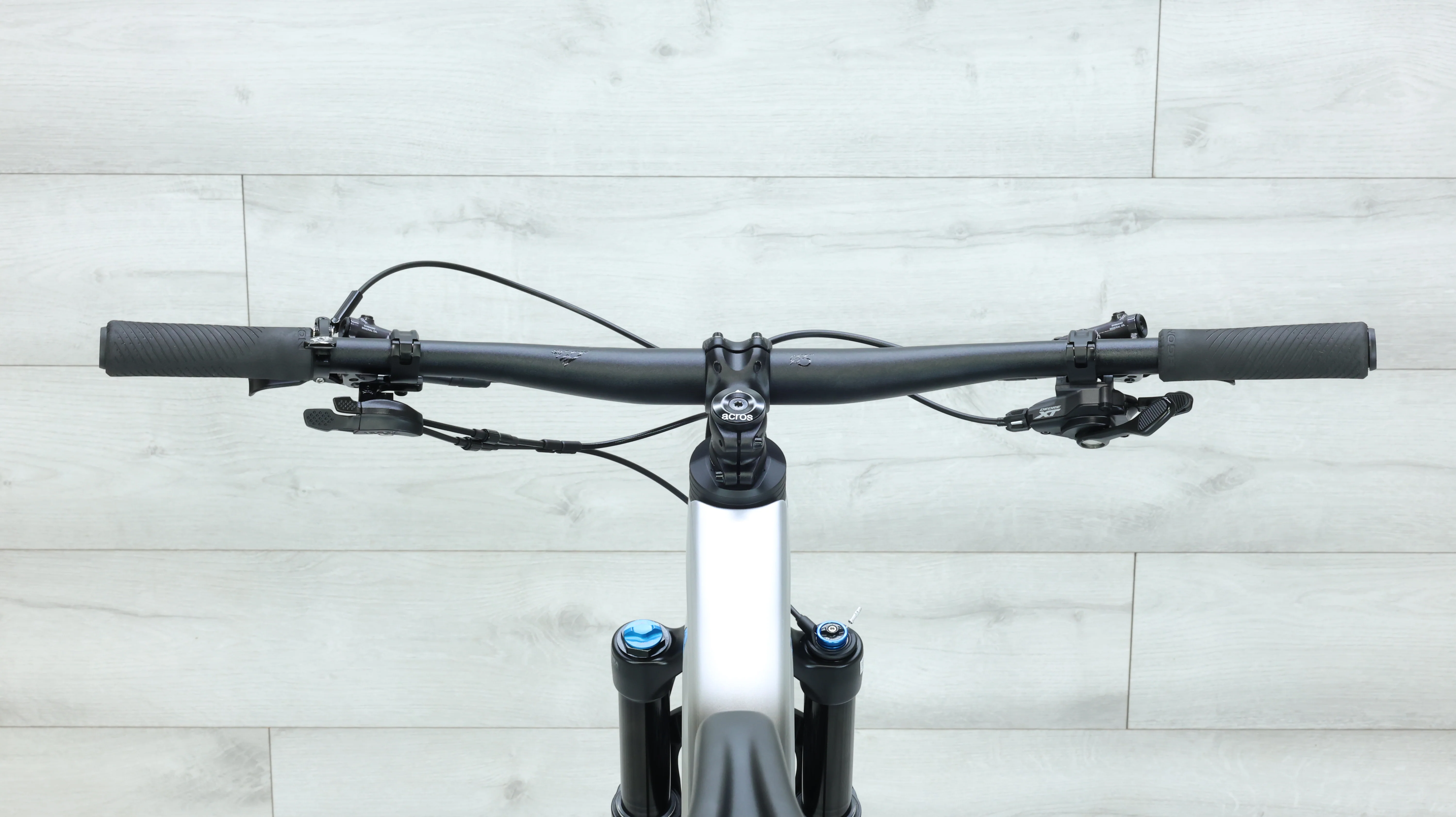 2024 Canyon Lux Trail CF 8 Mountain Bike - Large - Image 14