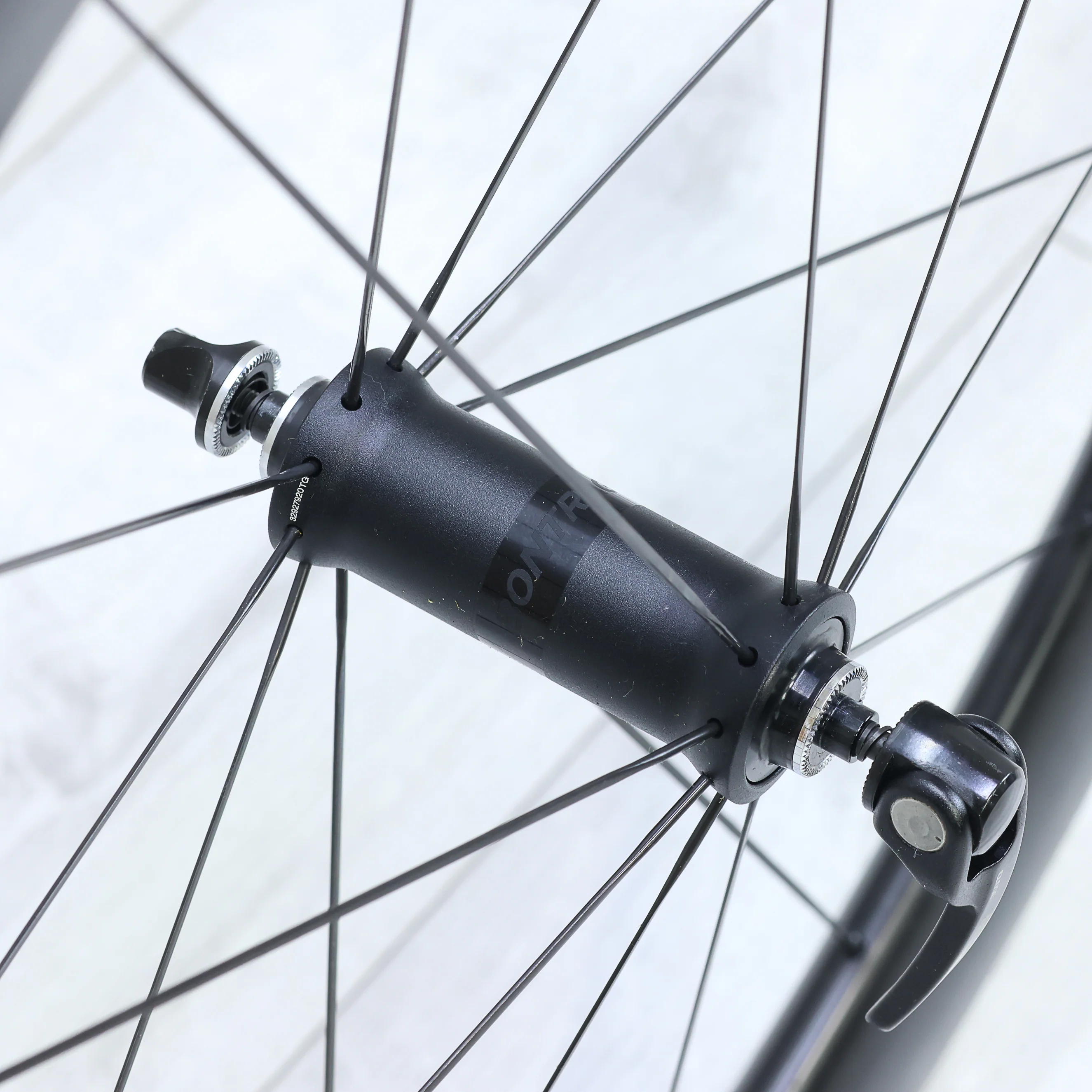 Bontrager Aeolus Pro 5 TLR Carbon Rim Brake Wheelset Shimano/SRAM 11 Speed - Image 4