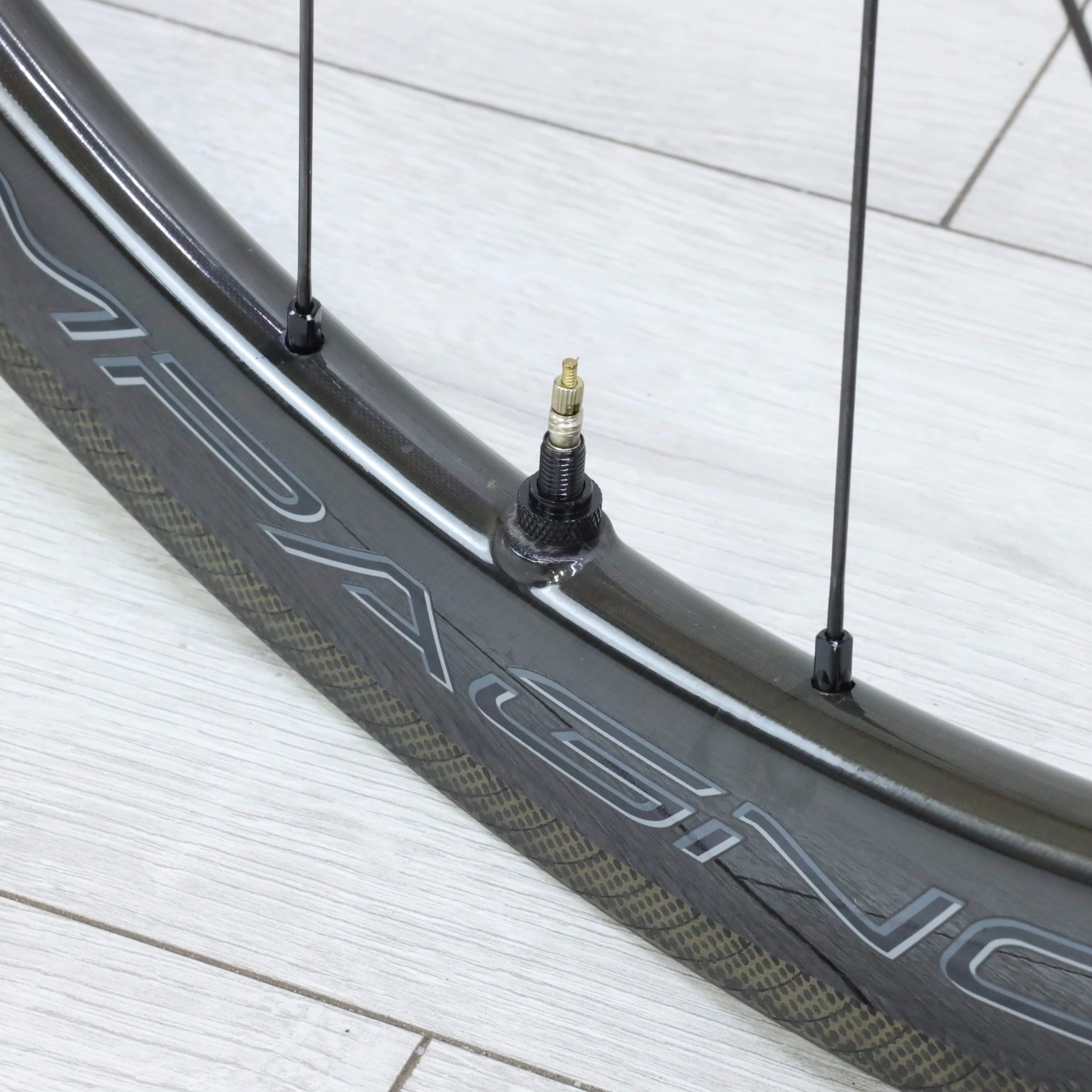 Campagnolo Bora WTO 45 Carbon Tubeless Clincher Shimano HG Rim Road Bike Wheelset - Image 8