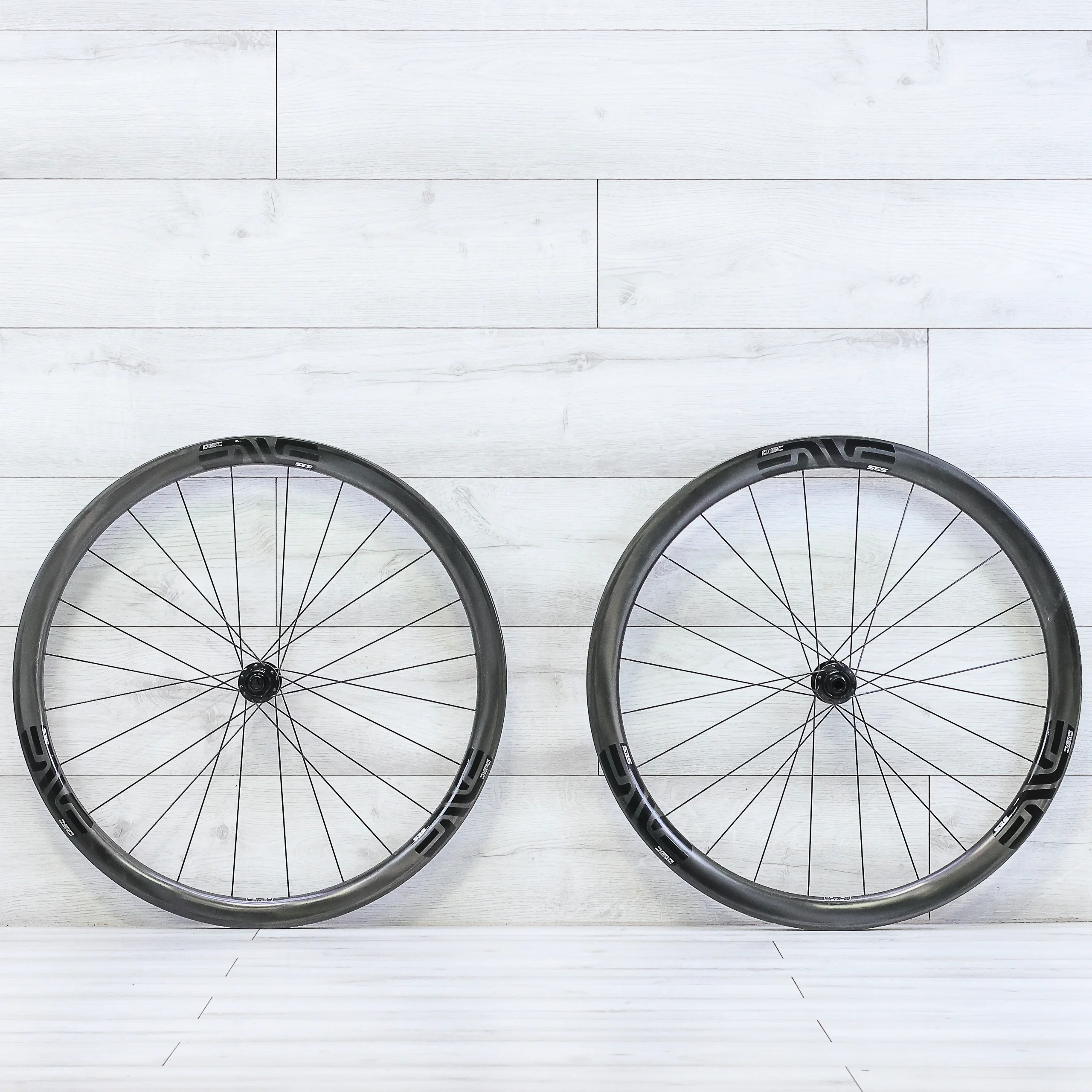ENVE 3.4 SES Carbon Disc Wheelset - 700c, Tubeless, Center Lock, HG-11 Speed - Image 6
