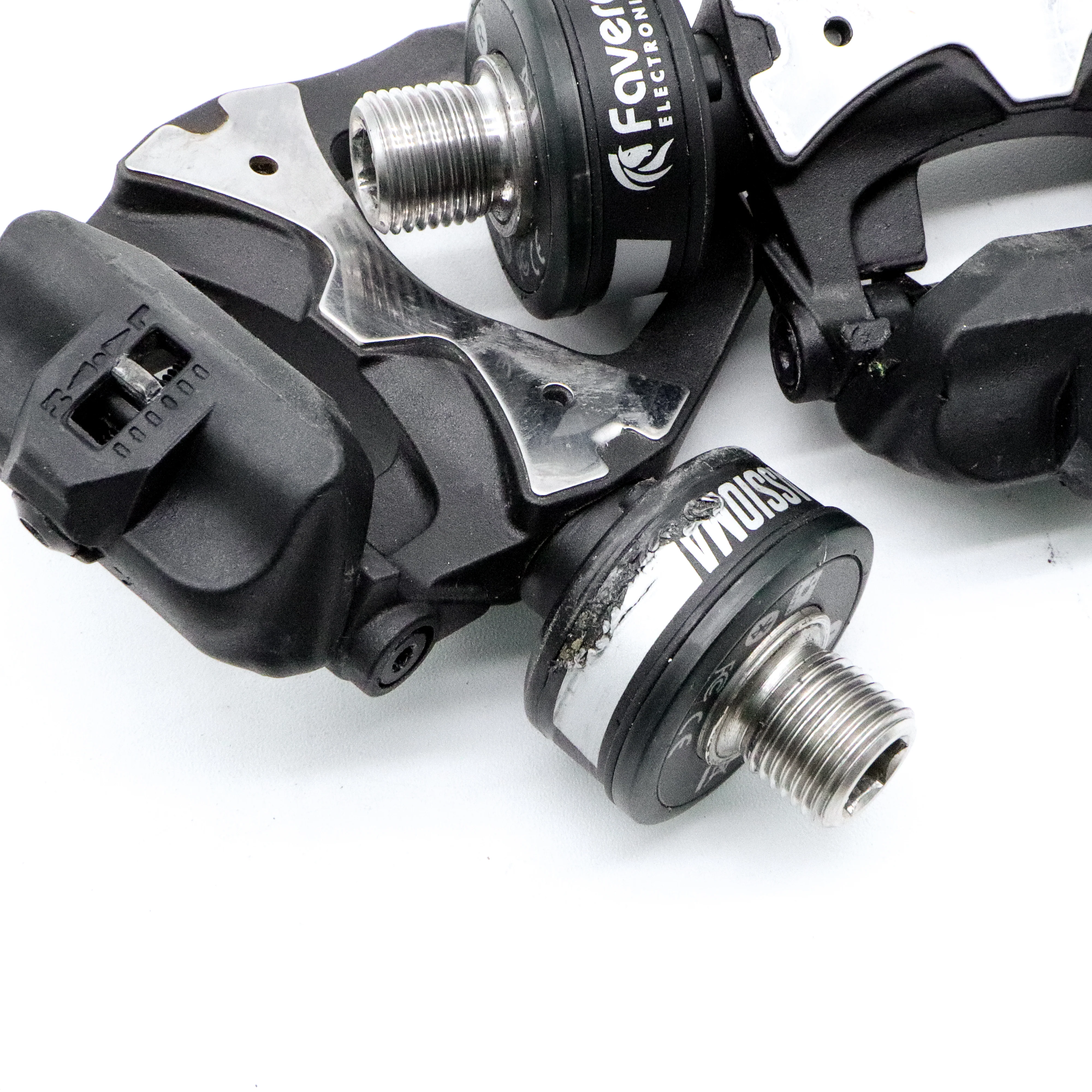 Favero Assioma Duo Power Meter Clipless Road Bike Pedals w/ Charger - 302g, 53mm - Image 5