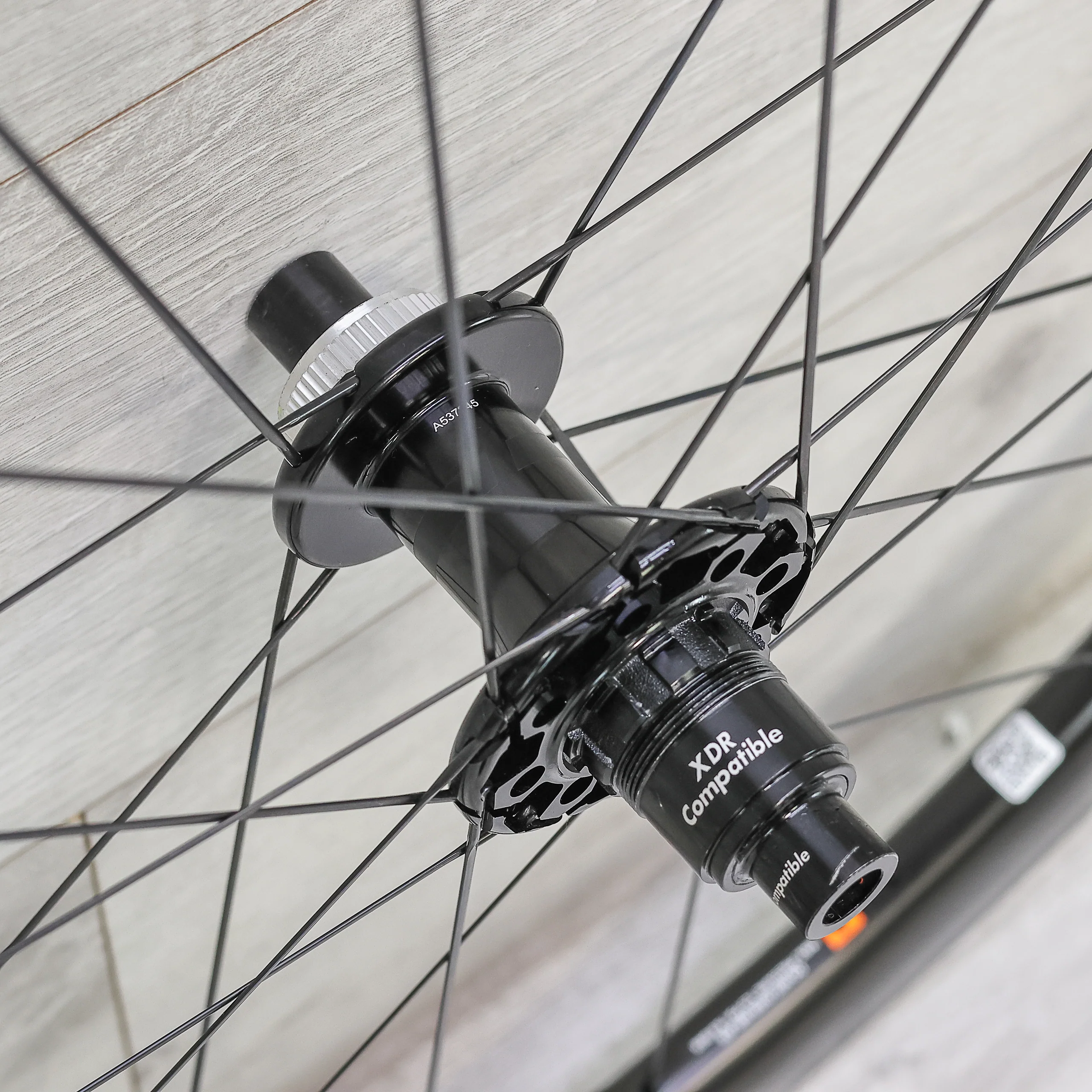 Giant SLR 1 42 Carbon Road Disc Wheelset - 700c, Tubeless, Center Lock, XDR 11/12-Speed - Image 4