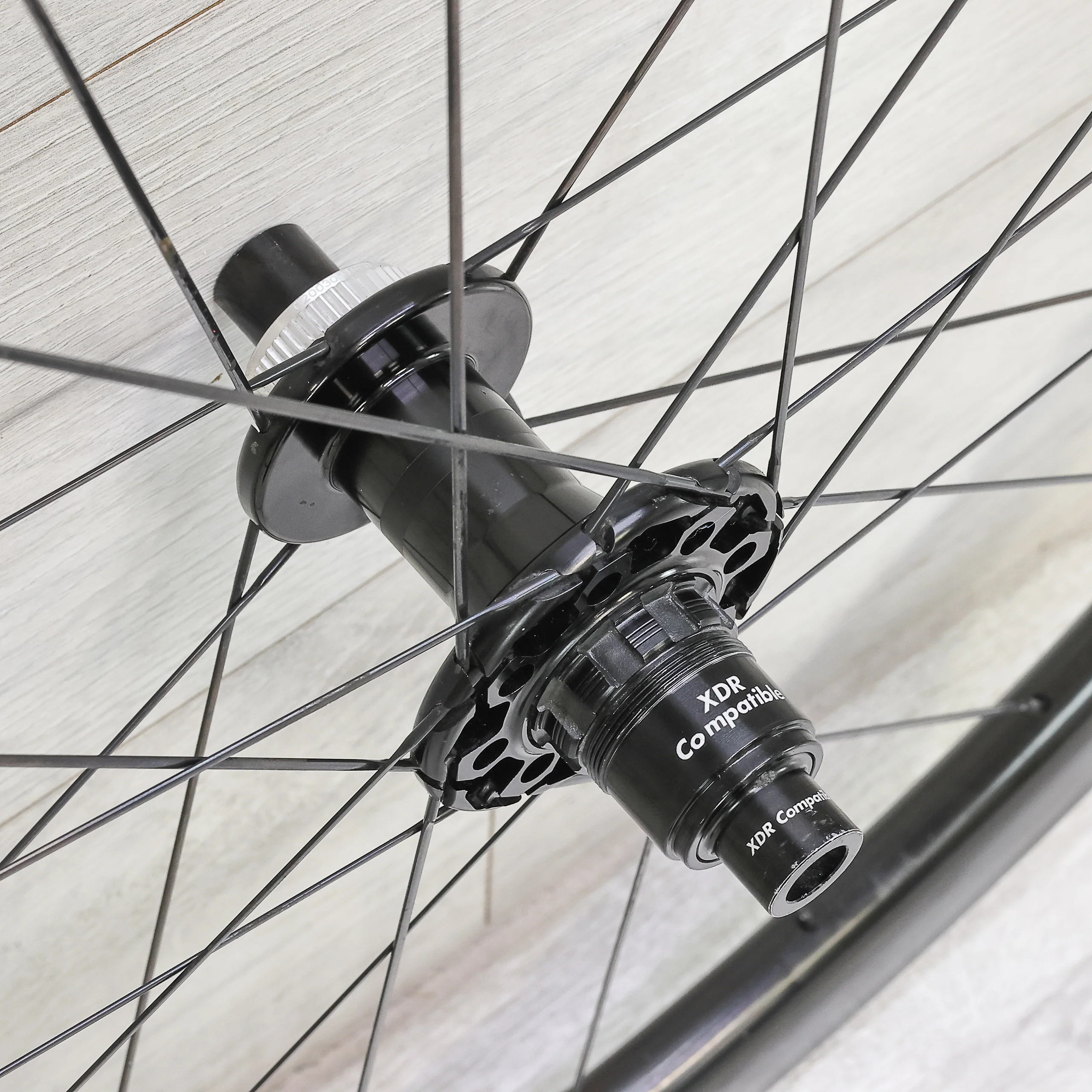 Giant SLR 1 42 Carbon Road Disc Wheelset - 700c, Tubeless, Center Lock, XDR 11/12-Speed - Image 4