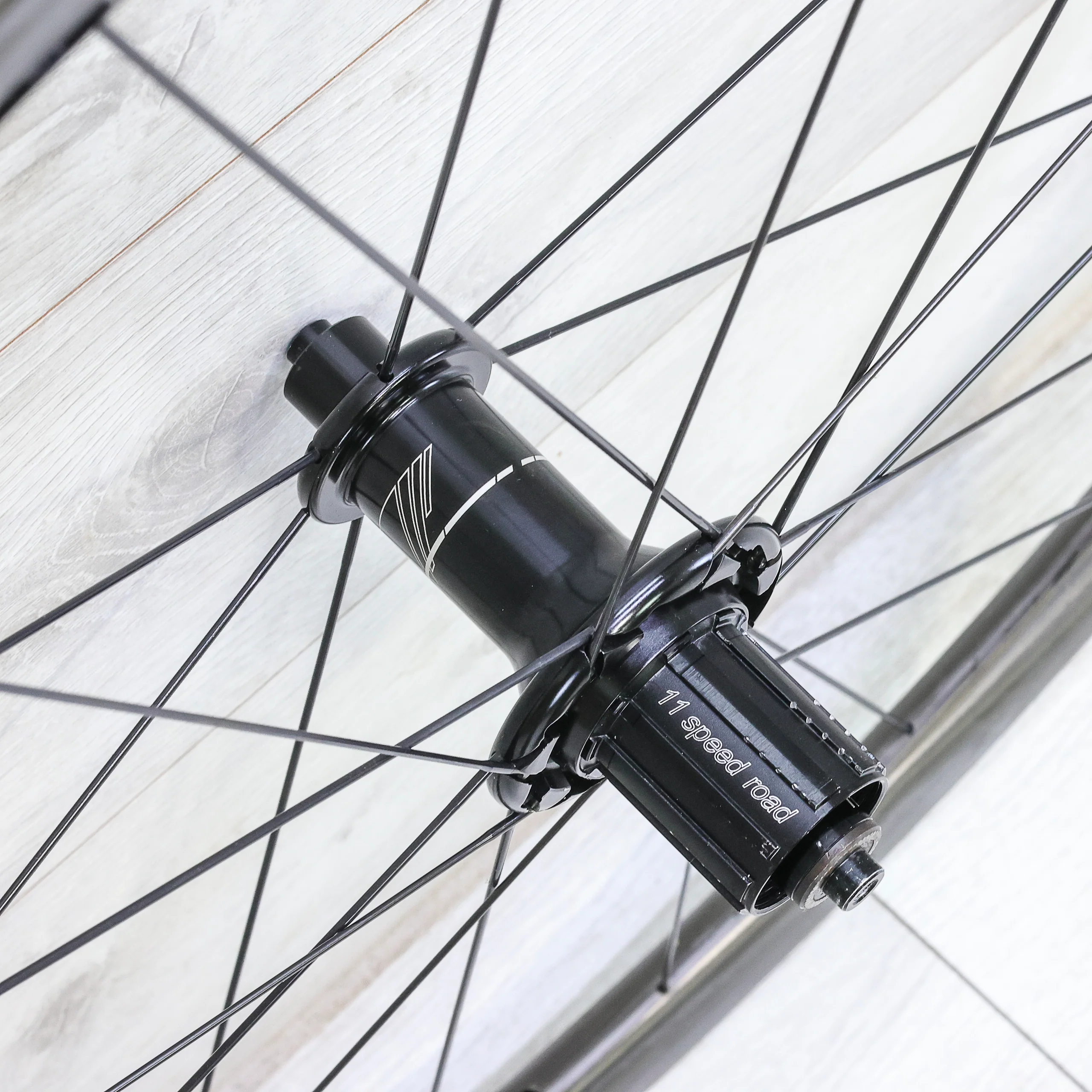 Giant SLR 1 Carbon Fiber Rim Brake Wheelset - 700c, Rim Brake, HG 11-Speed - Image 4