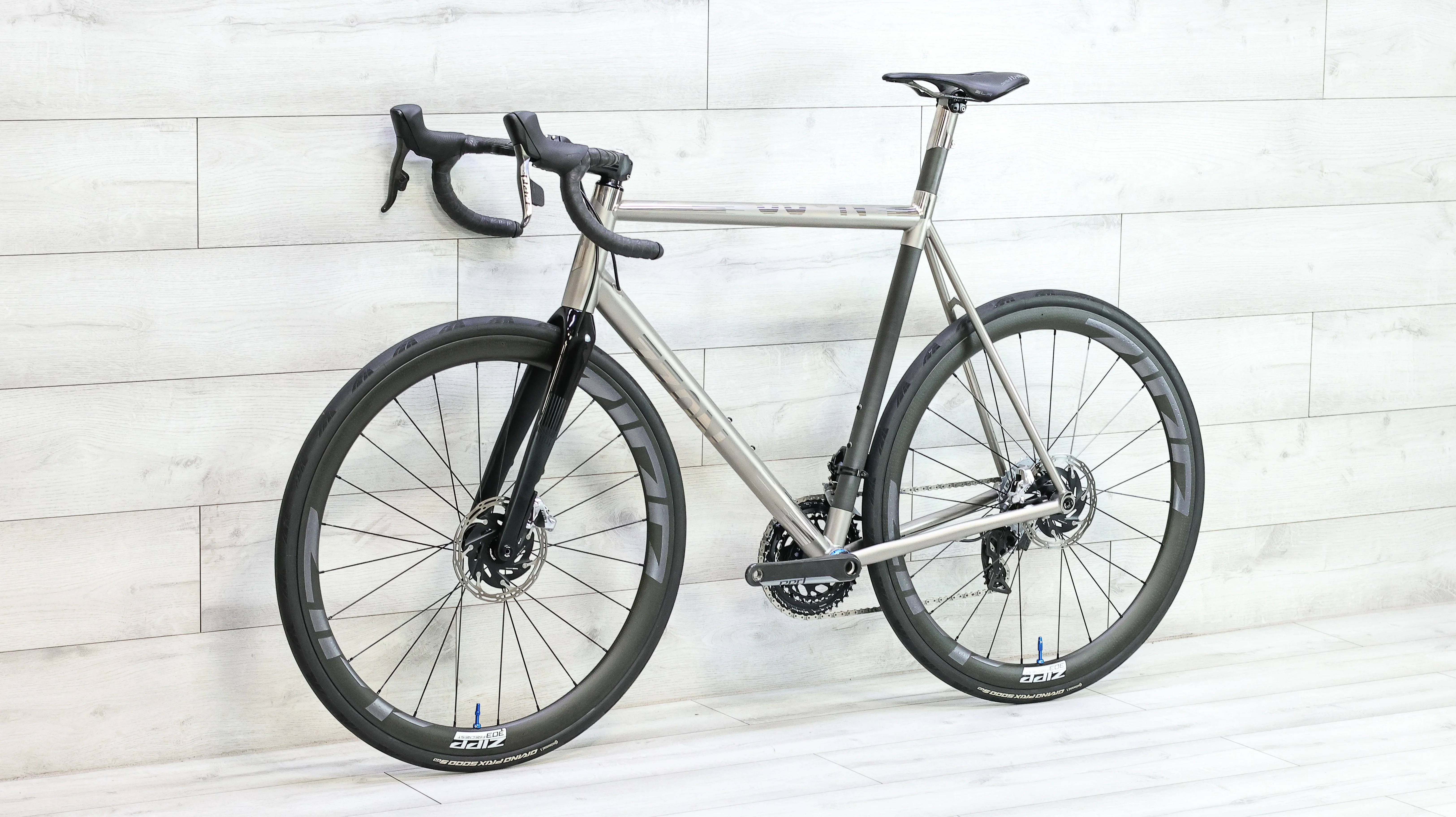 No.22 Aurora Red AXS Carbon Titanium Road Bike - 2022, 58cm - Image 4