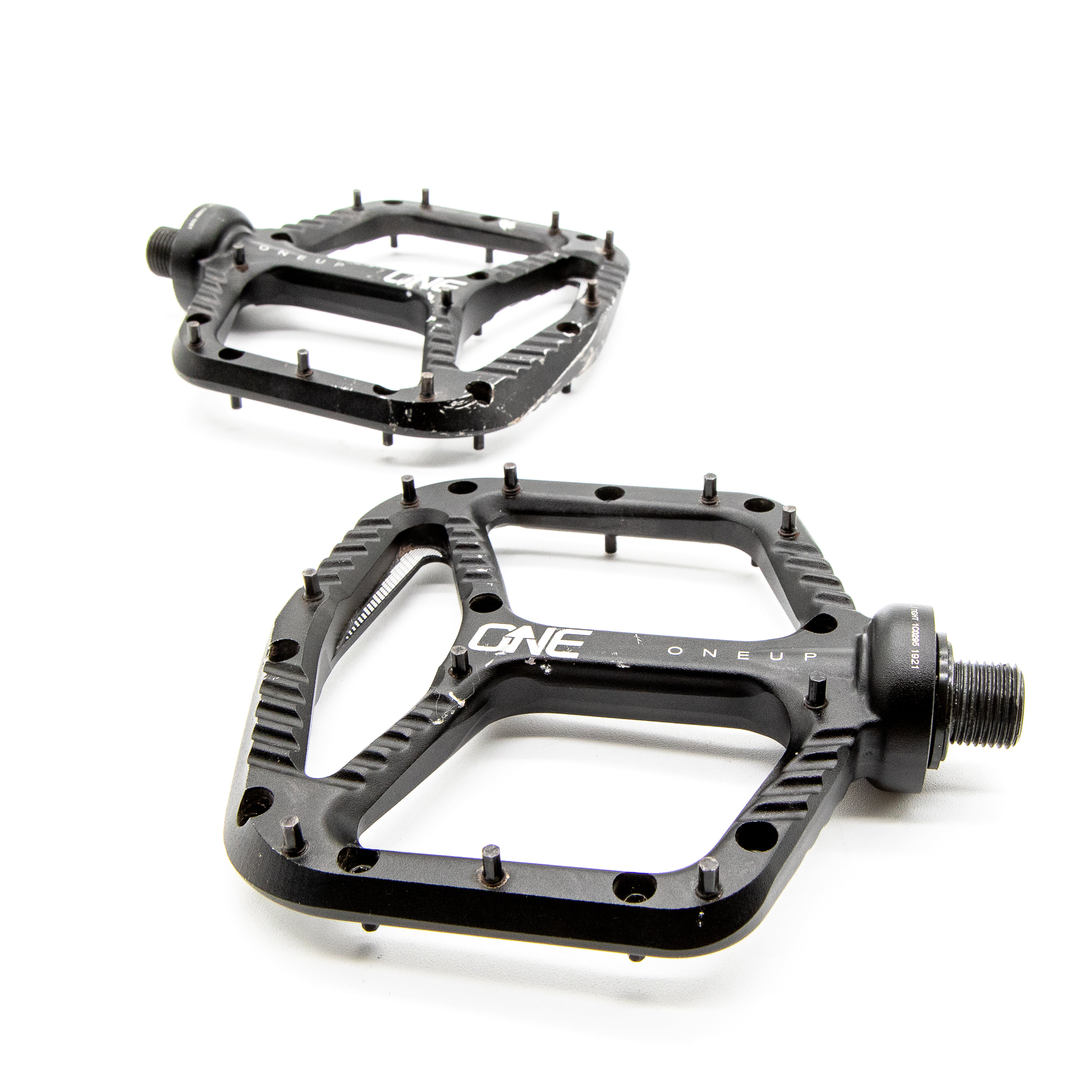 OneUp Components Aluminum Flat Pedals Black 386g - Image 3