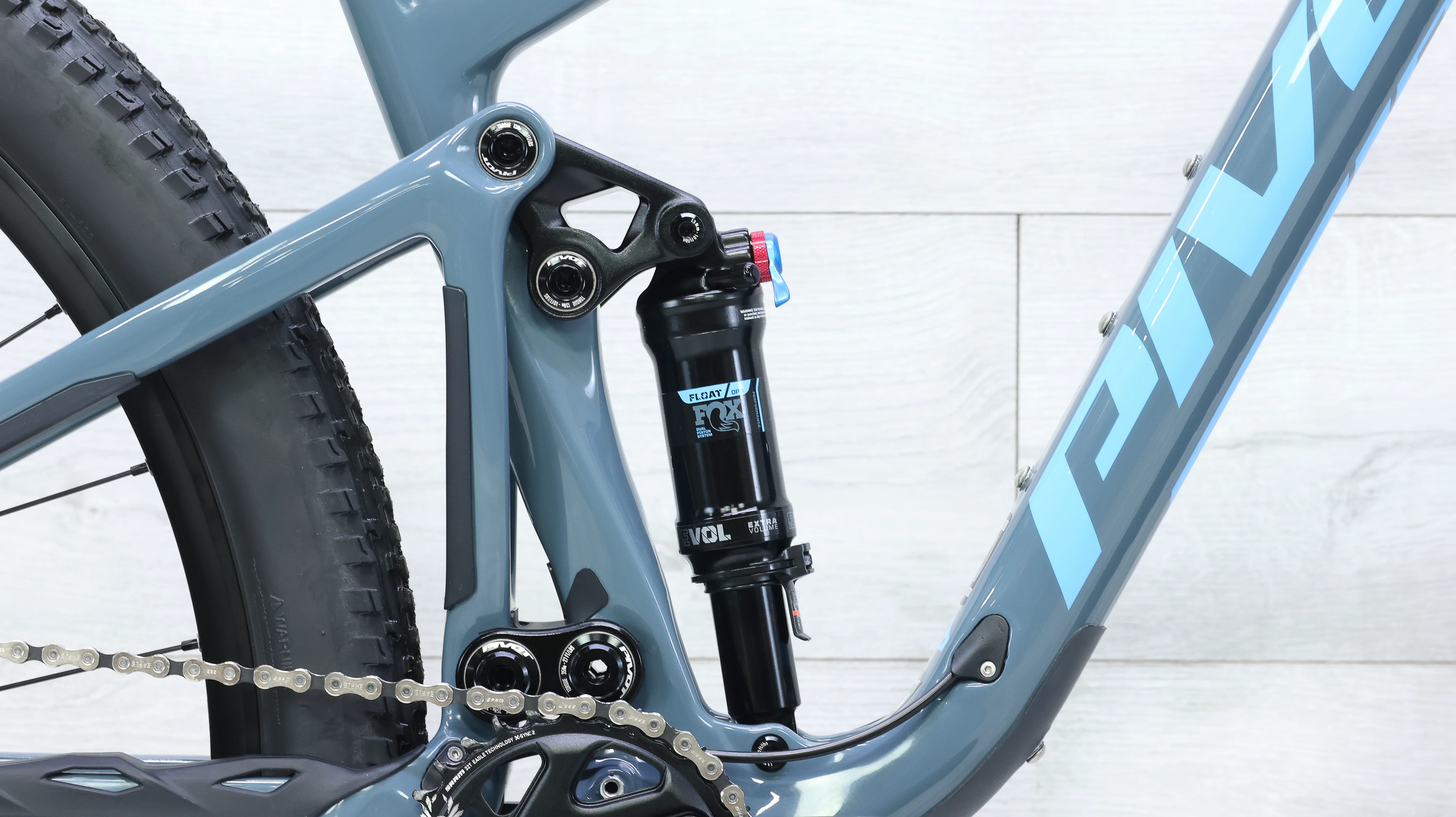 Pivot Mach 4 SL Mountain Bike - 2023, Medium - Image 10