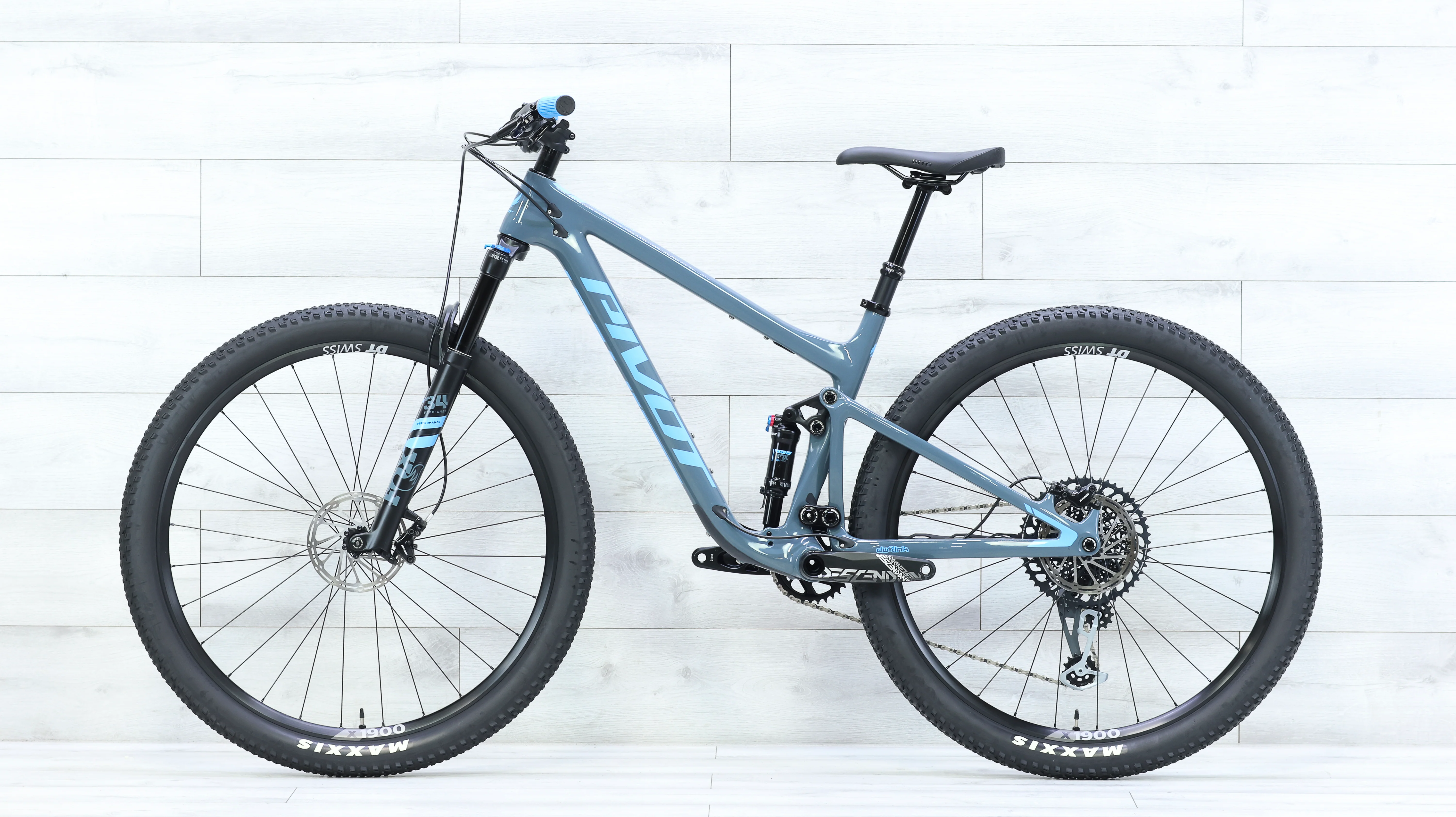 Pivot Mach 4 SL Mountain Bike - 2023, Medium - Image 2
