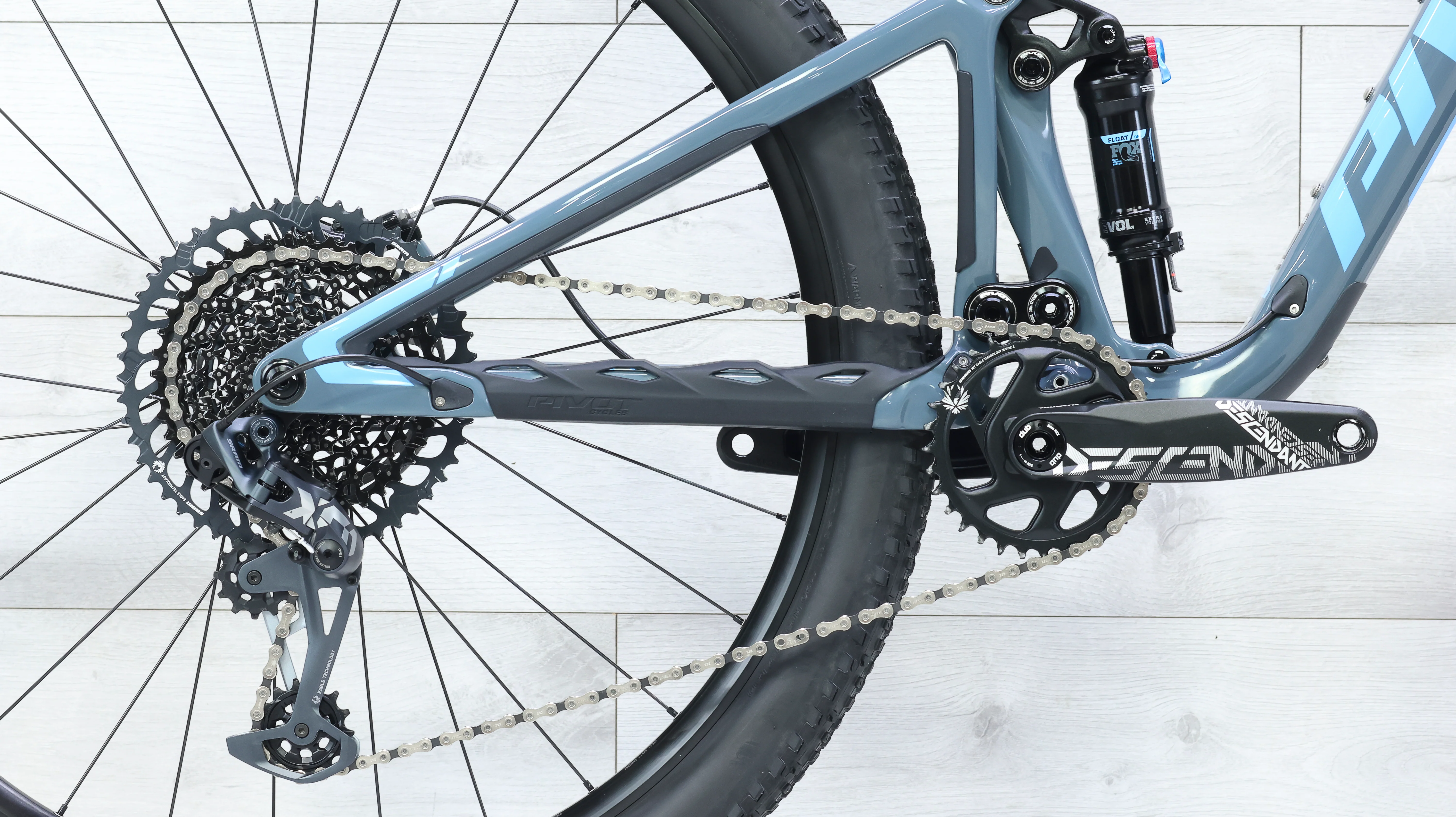 Pivot Mach 4 SL Mountain Bike - 2023, Medium - Image 5