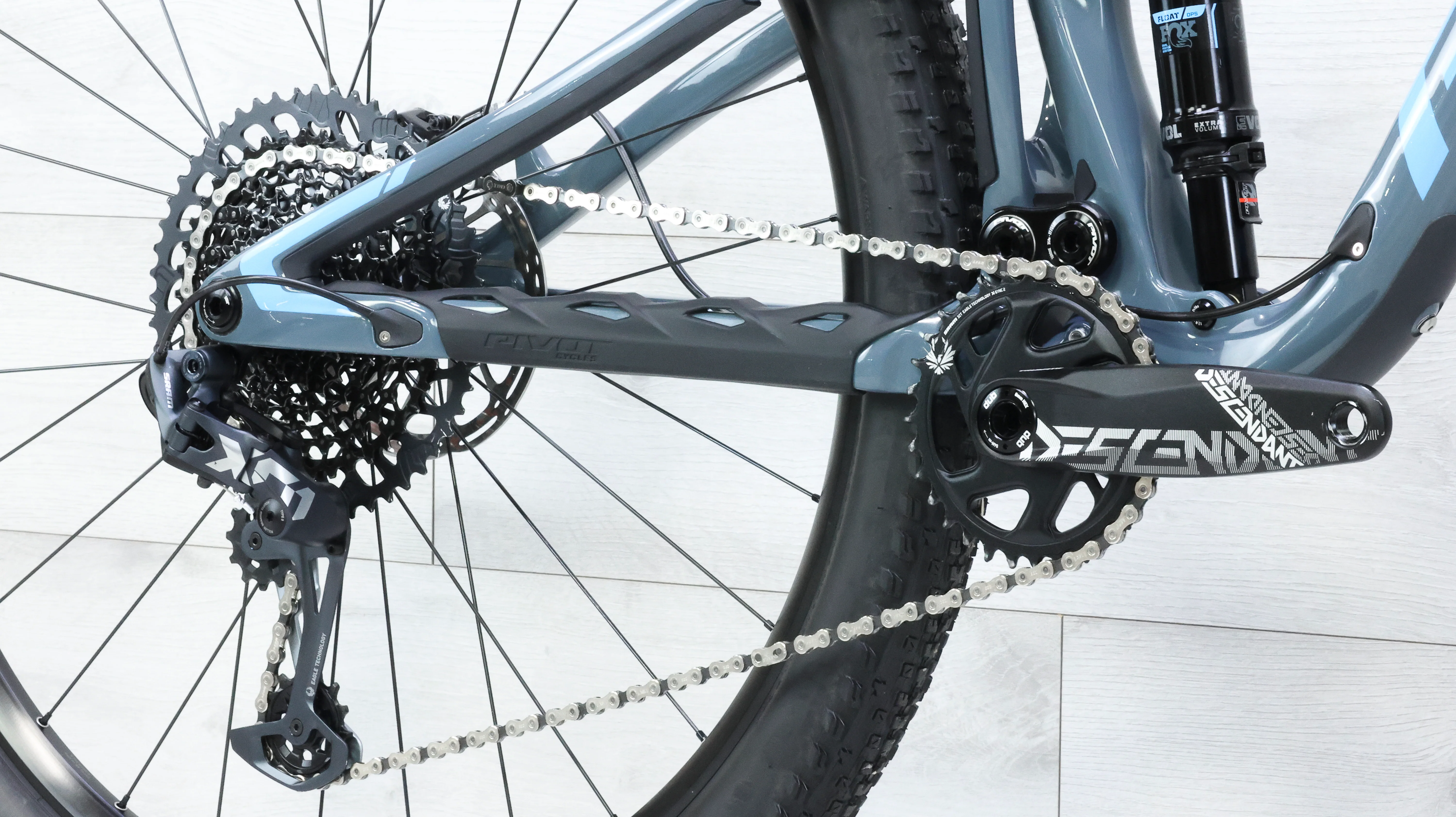 Pivot Mach 4 SL Mountain Bike - 2023, Medium - Image 6