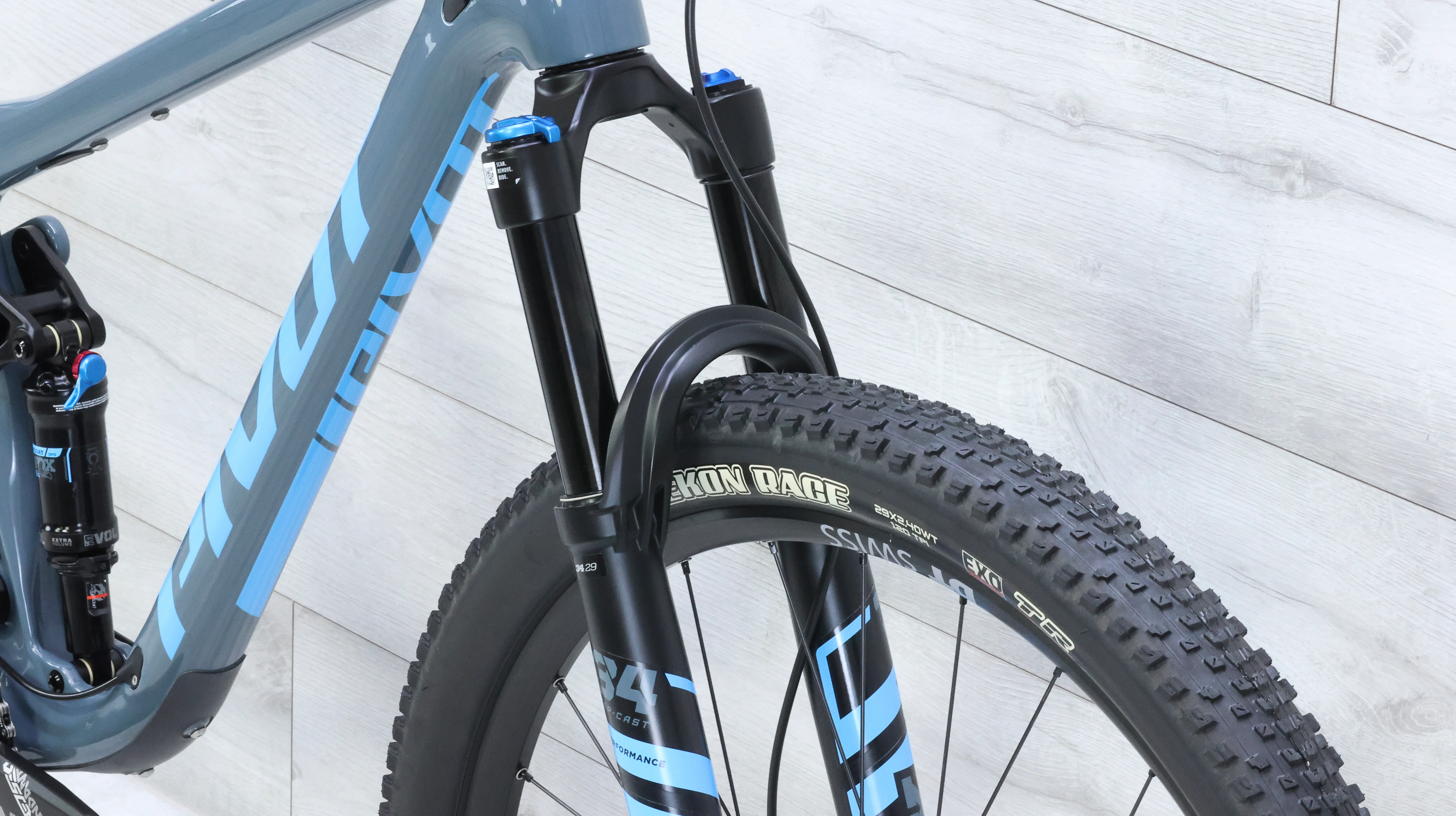 Pivot Mach 4 SL Mountain Bike - 2023, Medium - Image 8