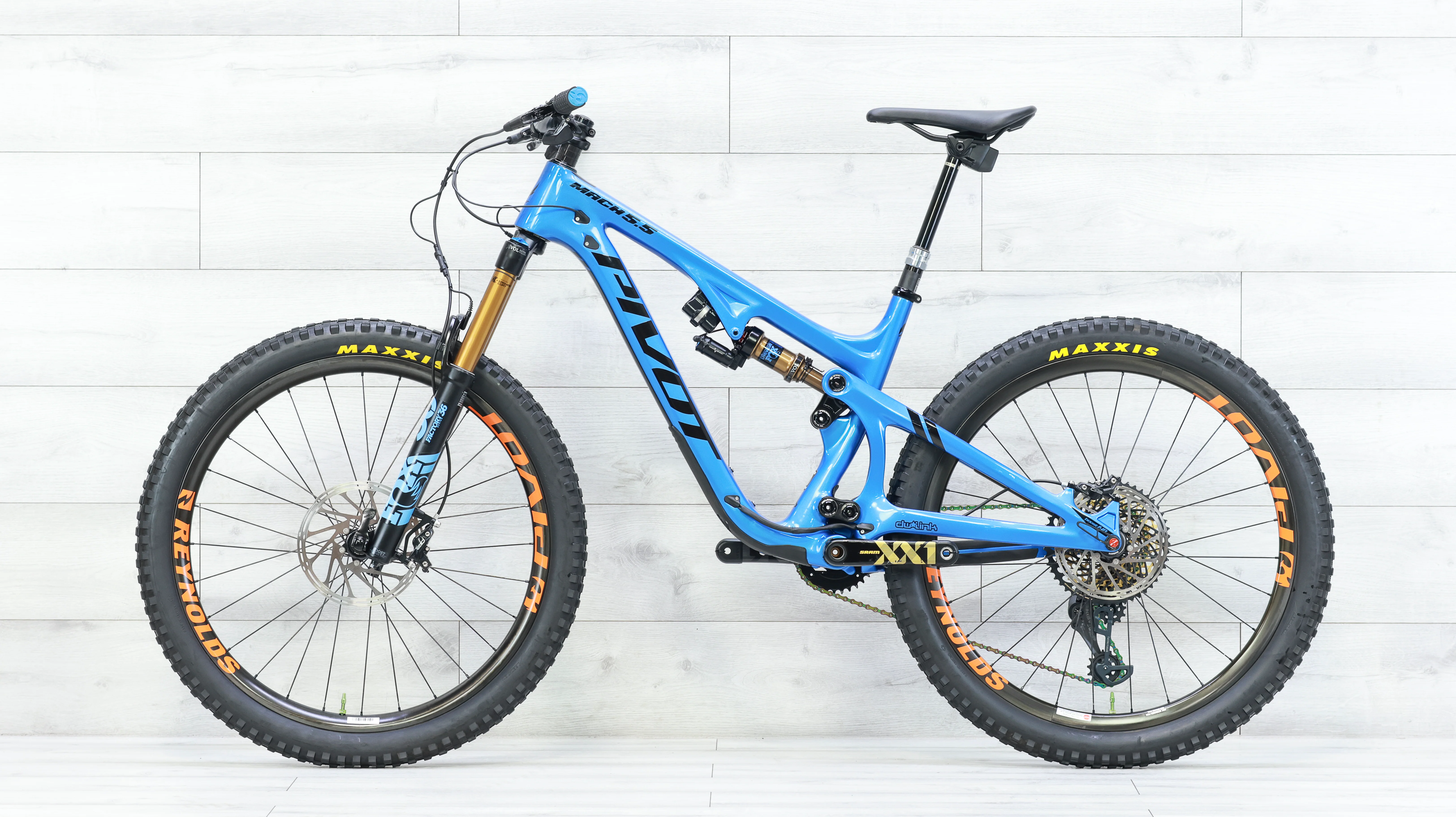 Pivot Mach 5.5 Carbon Team XX1 AXS w/ Fox Live Valve Mountain Bike - 2022, Medium - Image 2