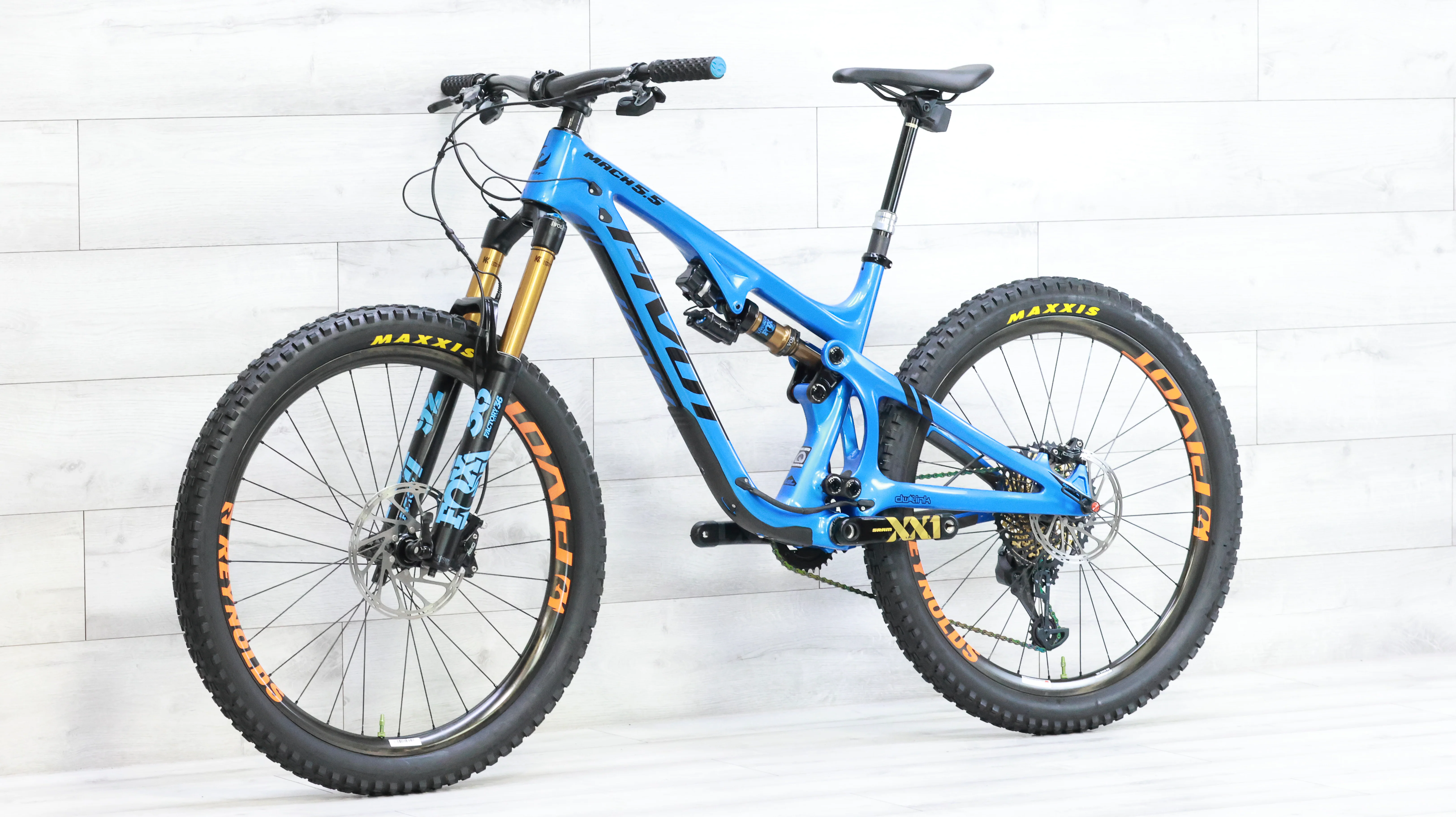 Pivot Mach 5.5 Carbon Team XX1 AXS w/ Fox Live Valve Mountain Bike - 2022, Medium - Image 4