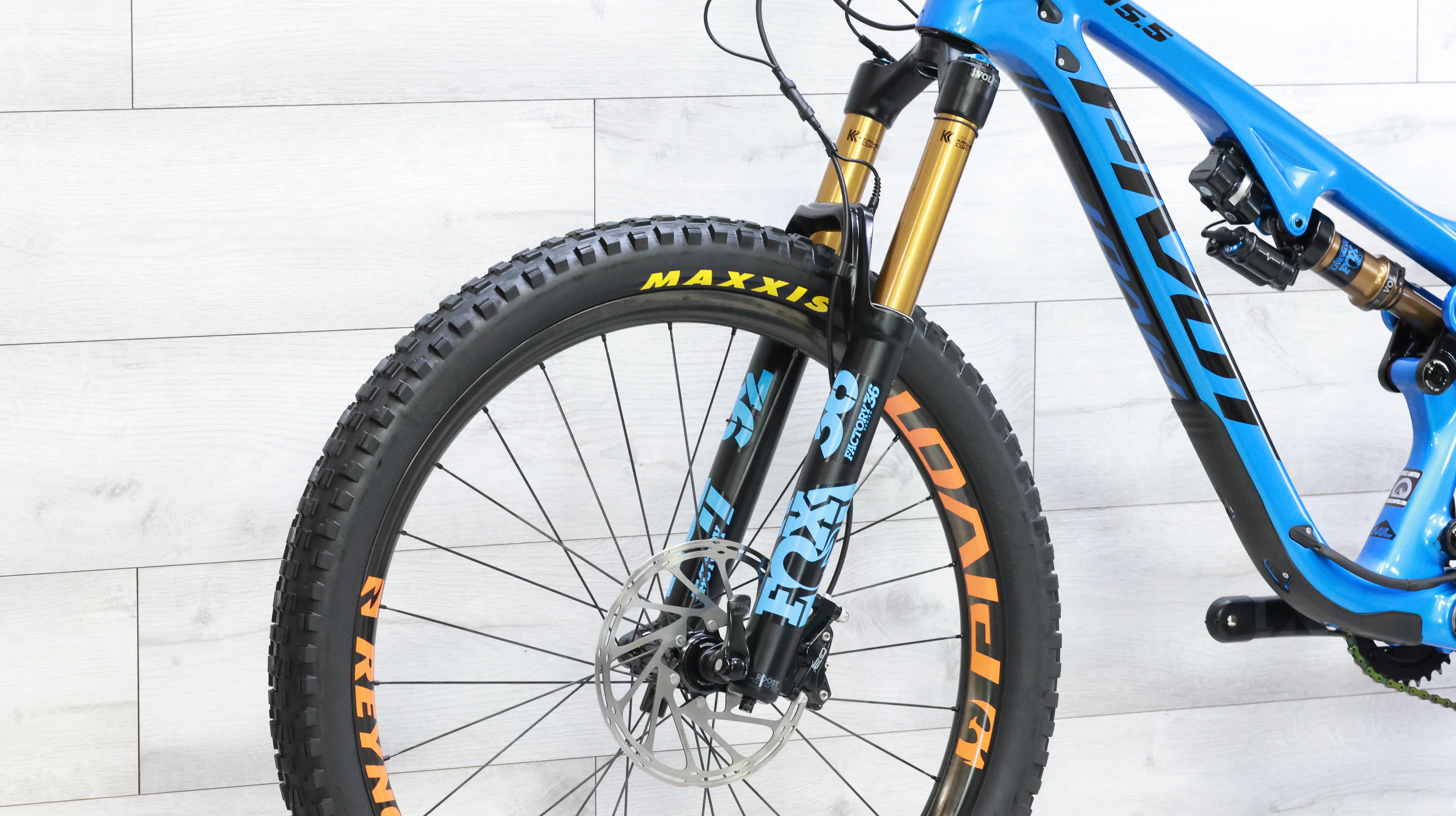 Pivot Mach 5.5 Carbon Team XX1 AXS w/ Fox Live Valve Mountain Bike - 2022, Medium - Image 9