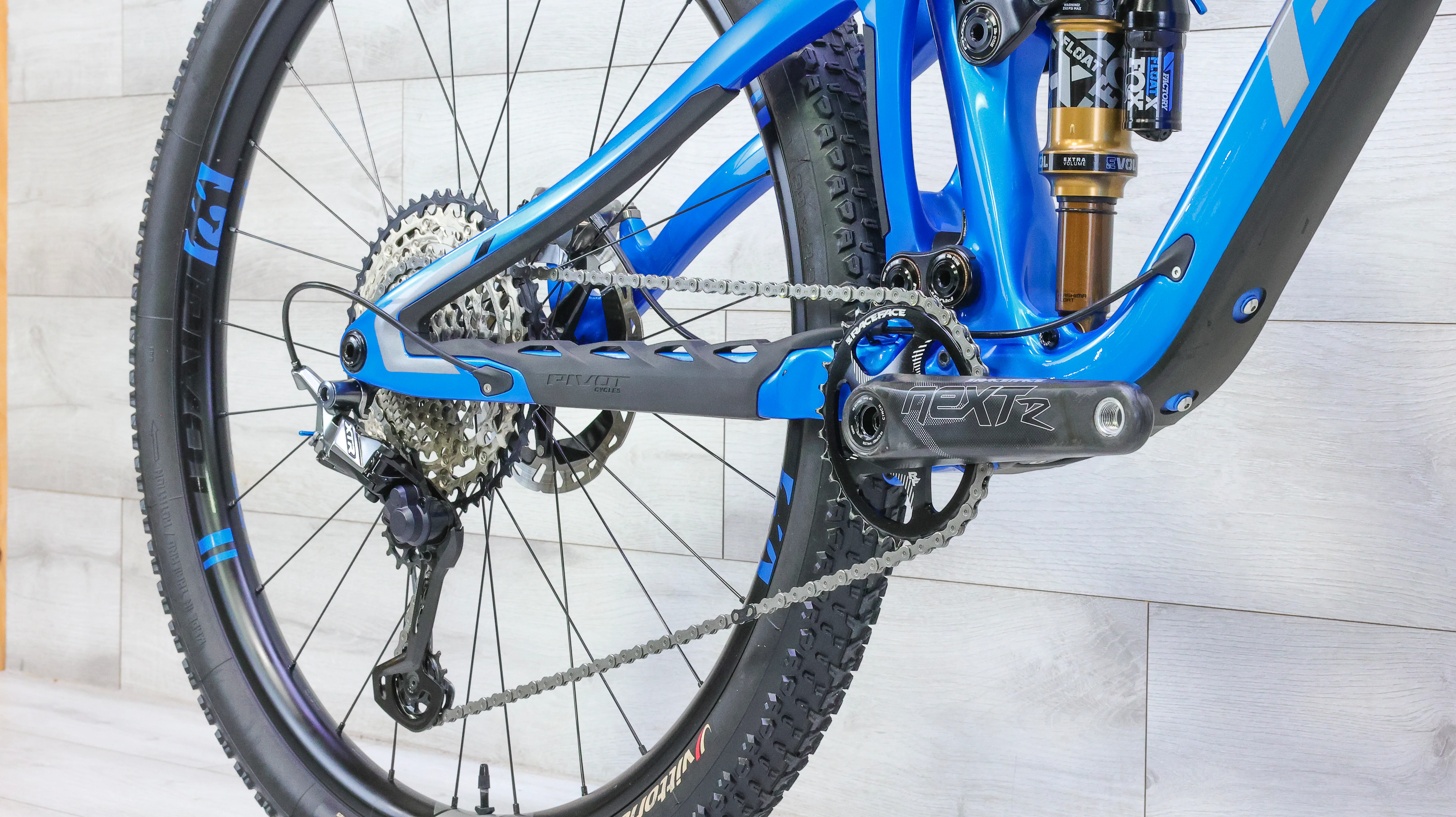 Pivot Switchblade Team XTR w/Carbon Wheels Mountain Bike - 2023, X-Large - Image 6
