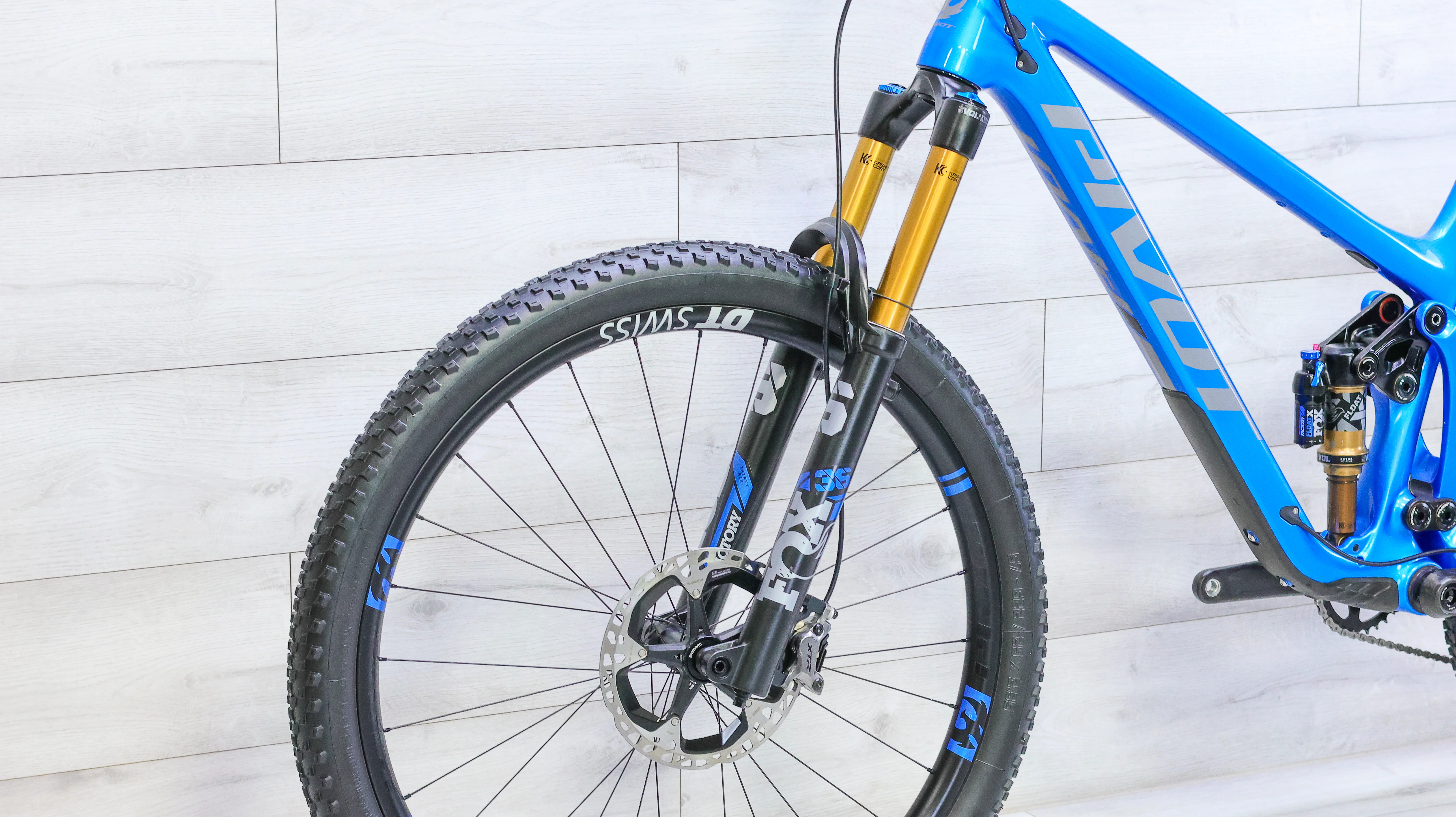 Pivot Switchblade Team XTR w/Carbon Wheels Mountain Bike - 2023, X-Large - Image 9