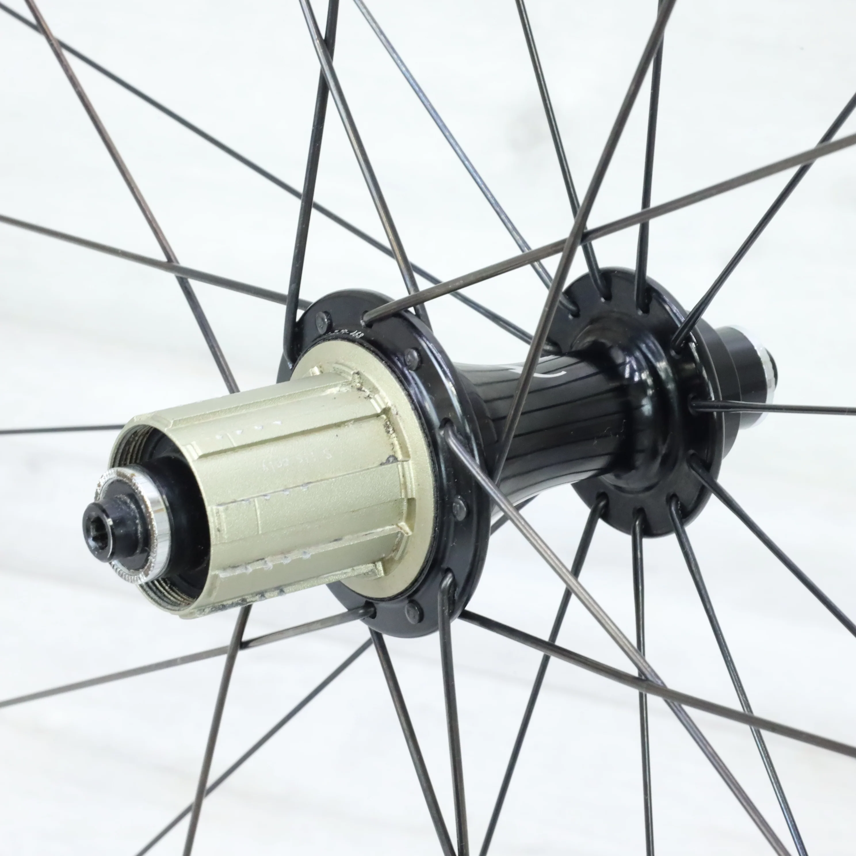 Reynolds Assault Carbon Clincher Shimano 11 Speed HG Rim Brake Road Bike Wheelset - Image 9