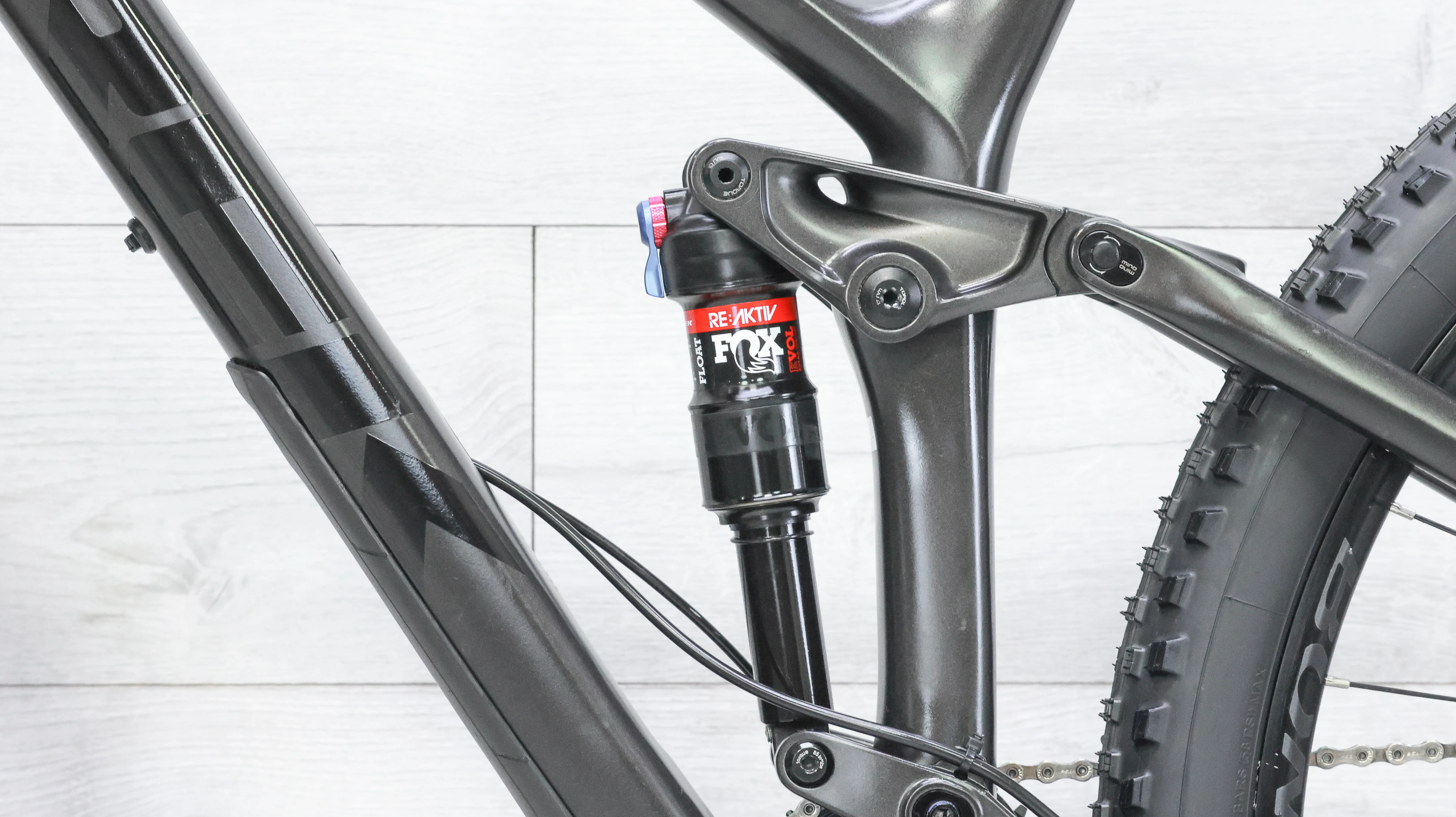 Trek Fuel EX 9.8 Mountain Bike - 2017, Medium - Image 11