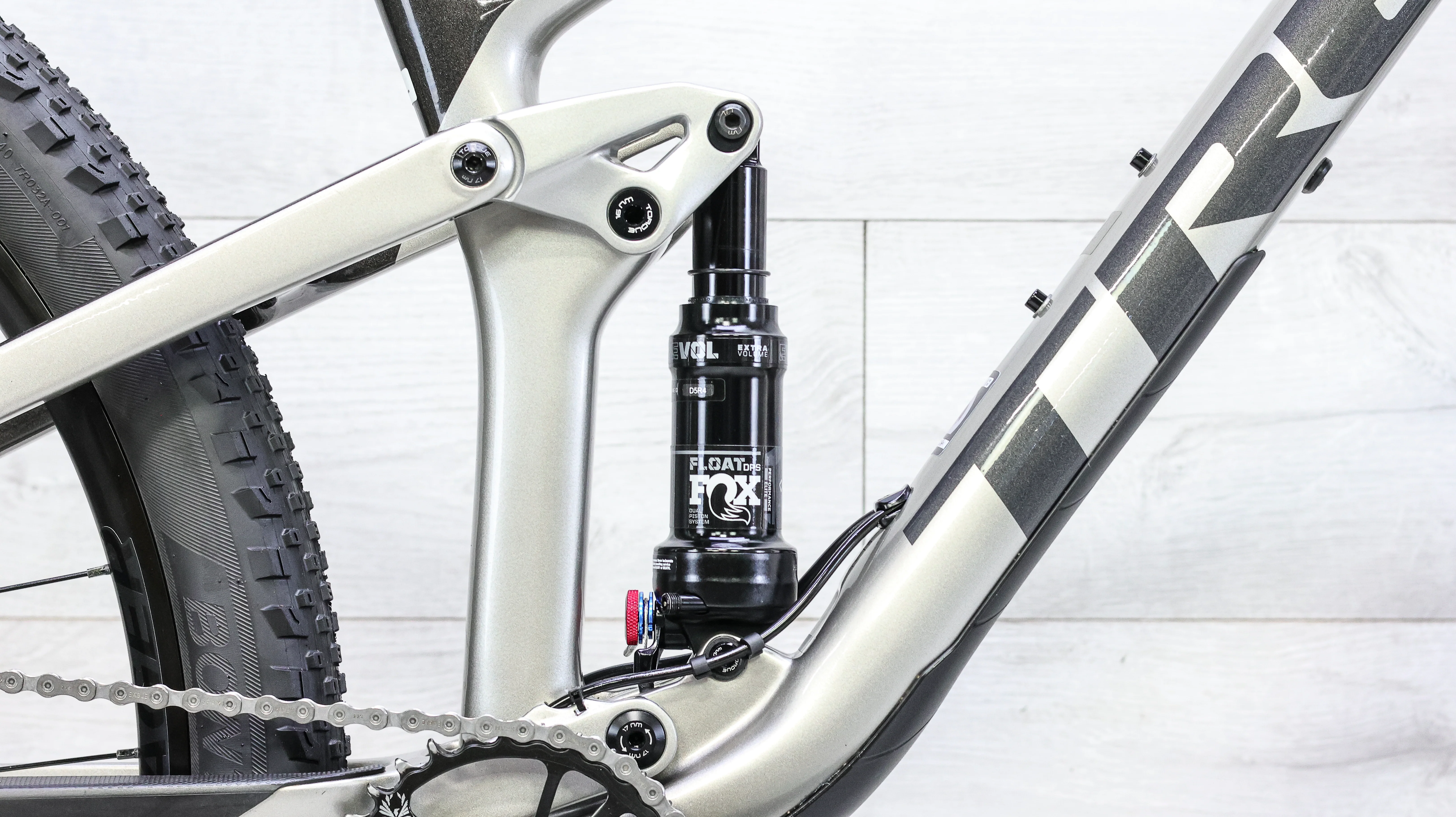 Trek Top Fuel 9.7 Mountain Bike - 2021, Med/Large - Image 8