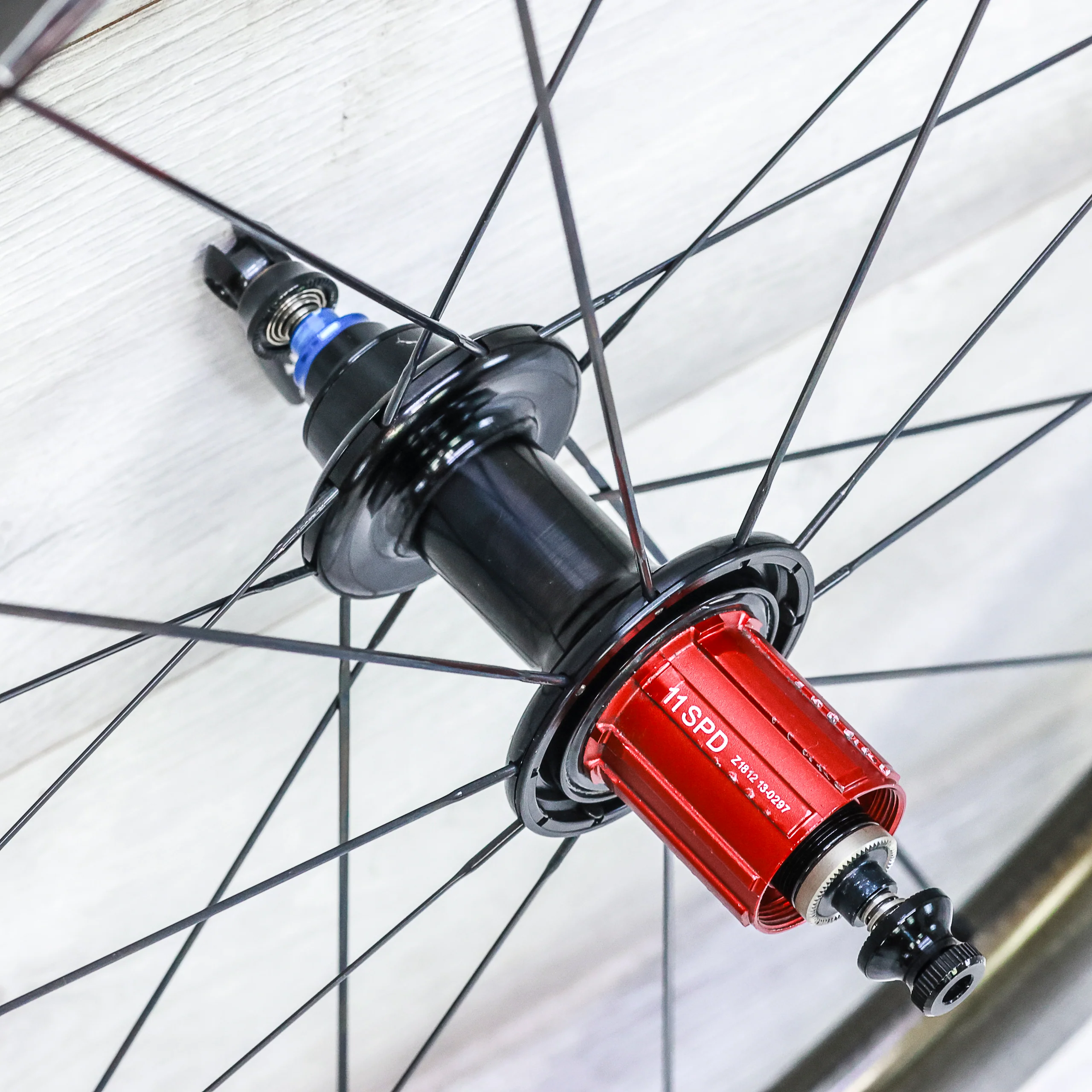Zipp 404 Firecrest Carbon Wheelset – 700c Rim Brake, Clincher, HG 11-Speed - Image 4
